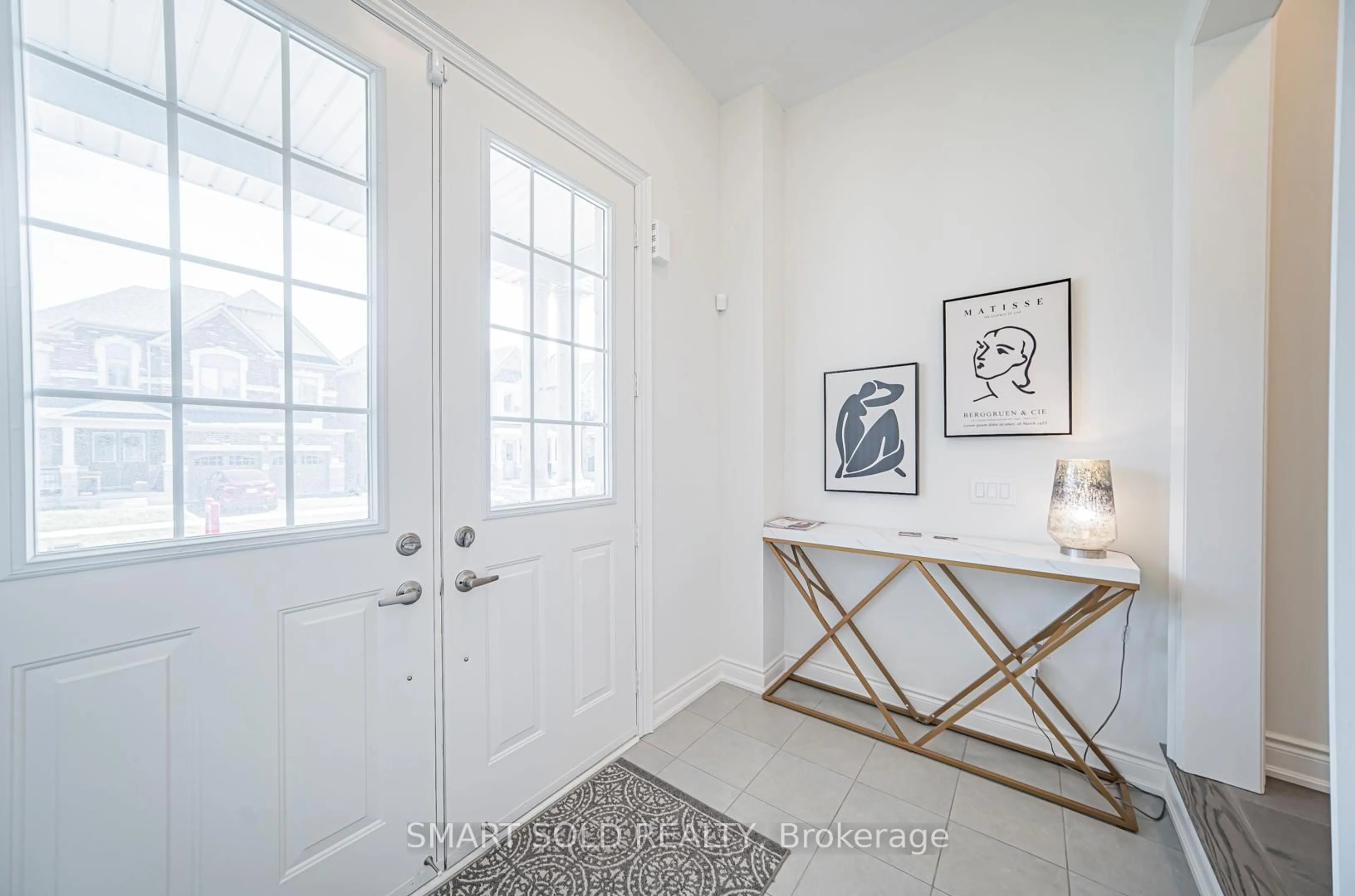 Indoor entryway for 24 Current Dr, Richmond Hill Ontario L4S 0M5