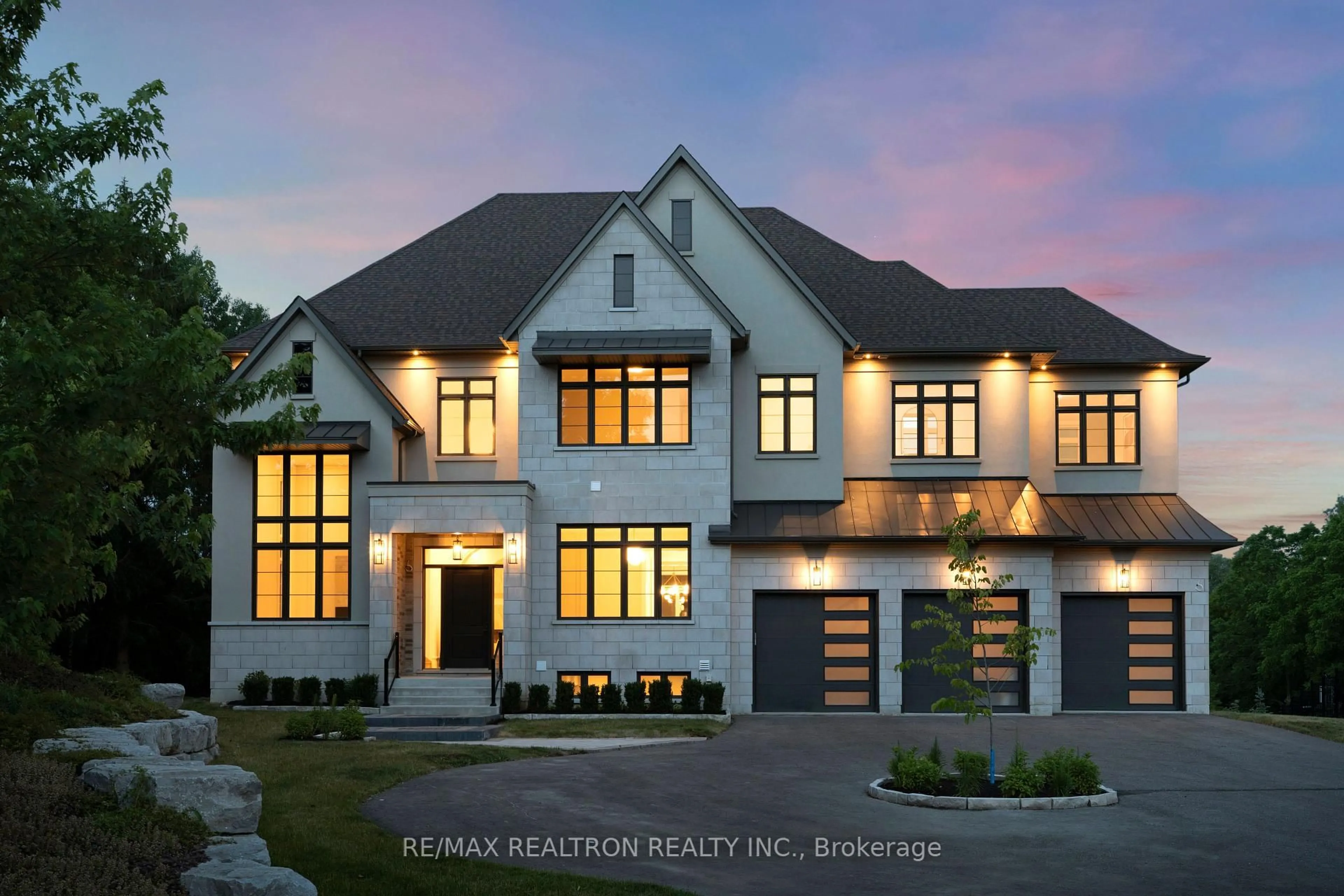 Home with brick exterior material, building for 196 Kennedy St, Aurora Ontario L4G 2L7