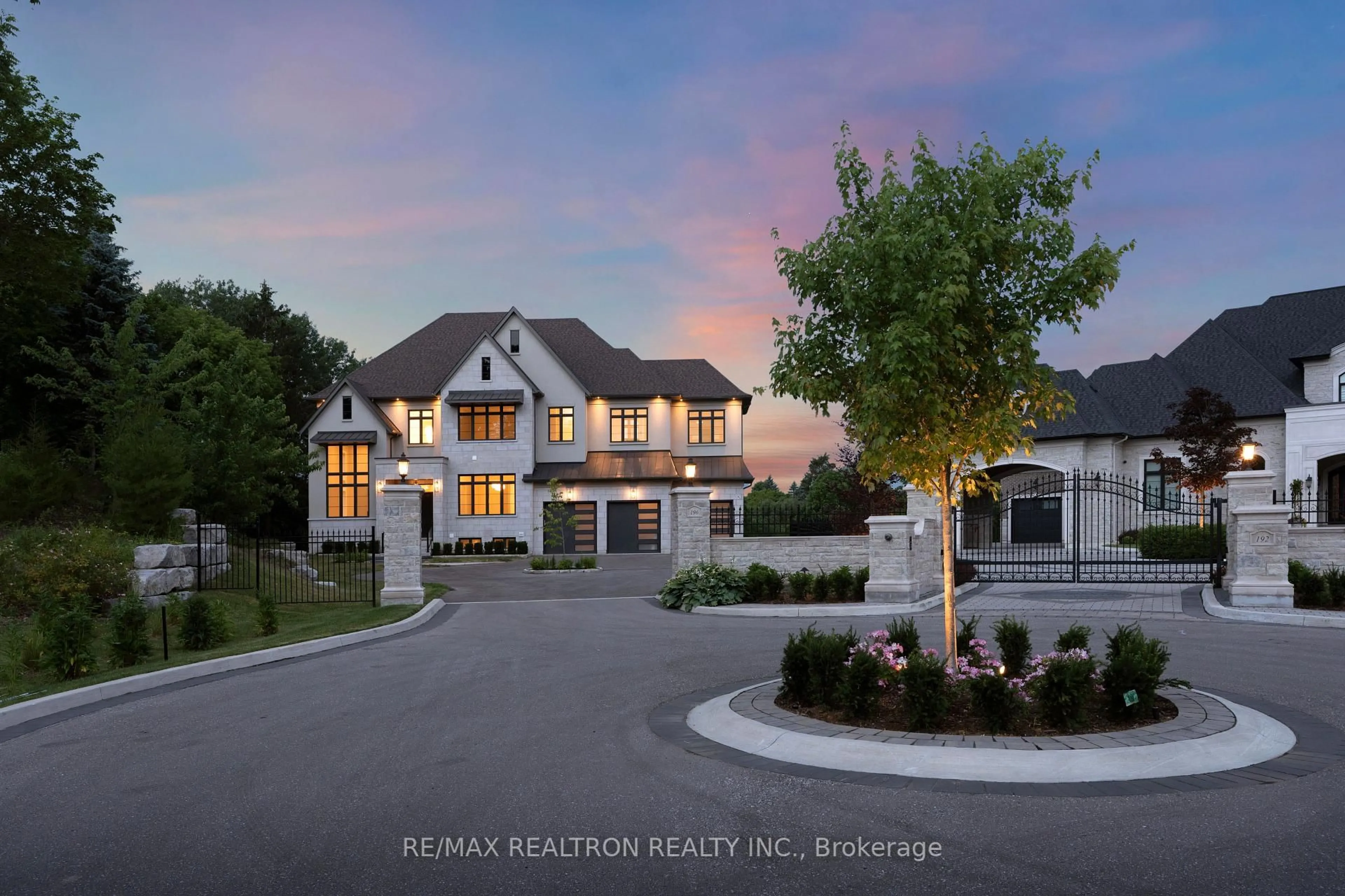 Unknown for 196 Kennedy St, Aurora Ontario L4G 2L7