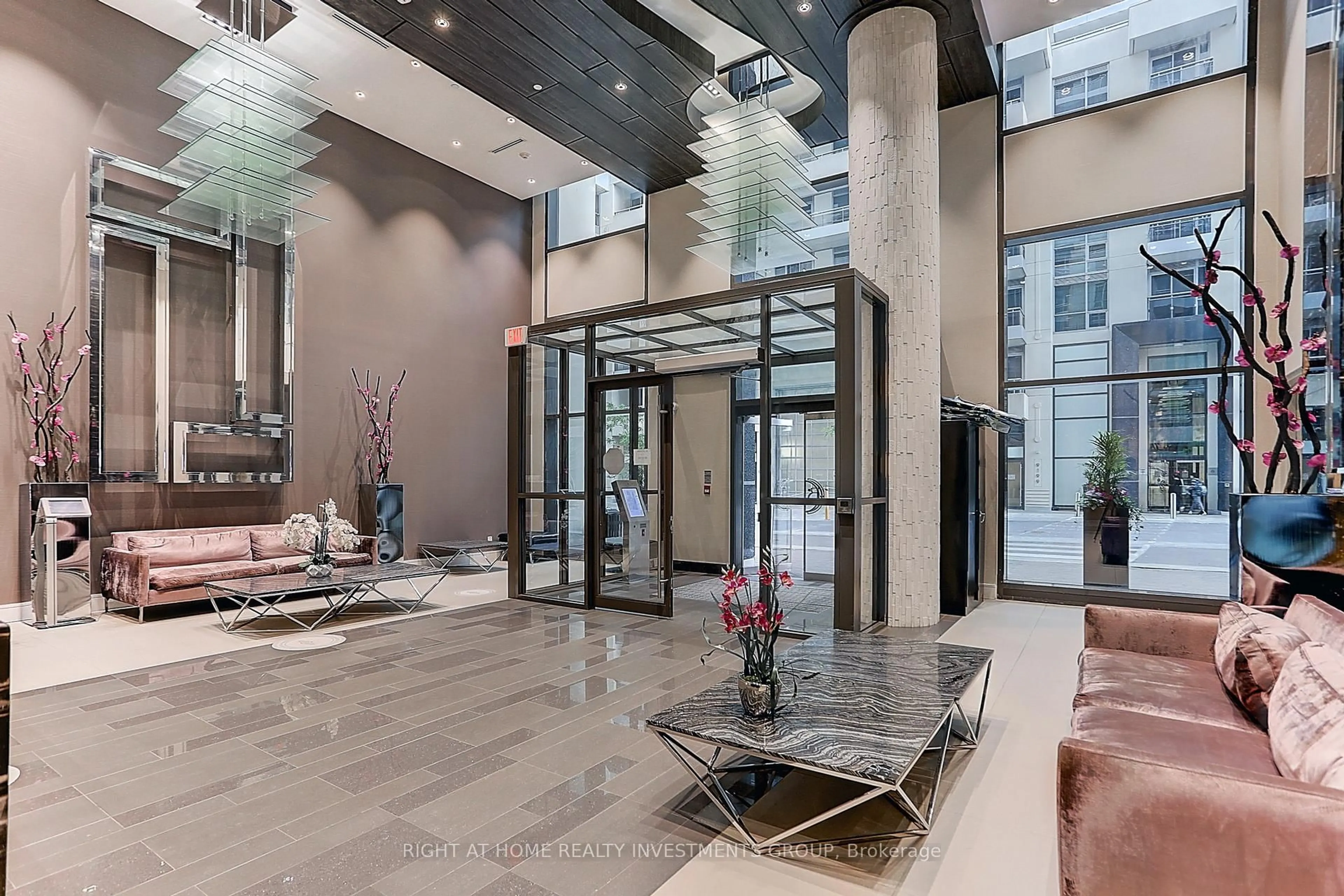 Lobby for 9205 Yonge St #415 Ne, Richmond Hill Ontario L4C 6Z2