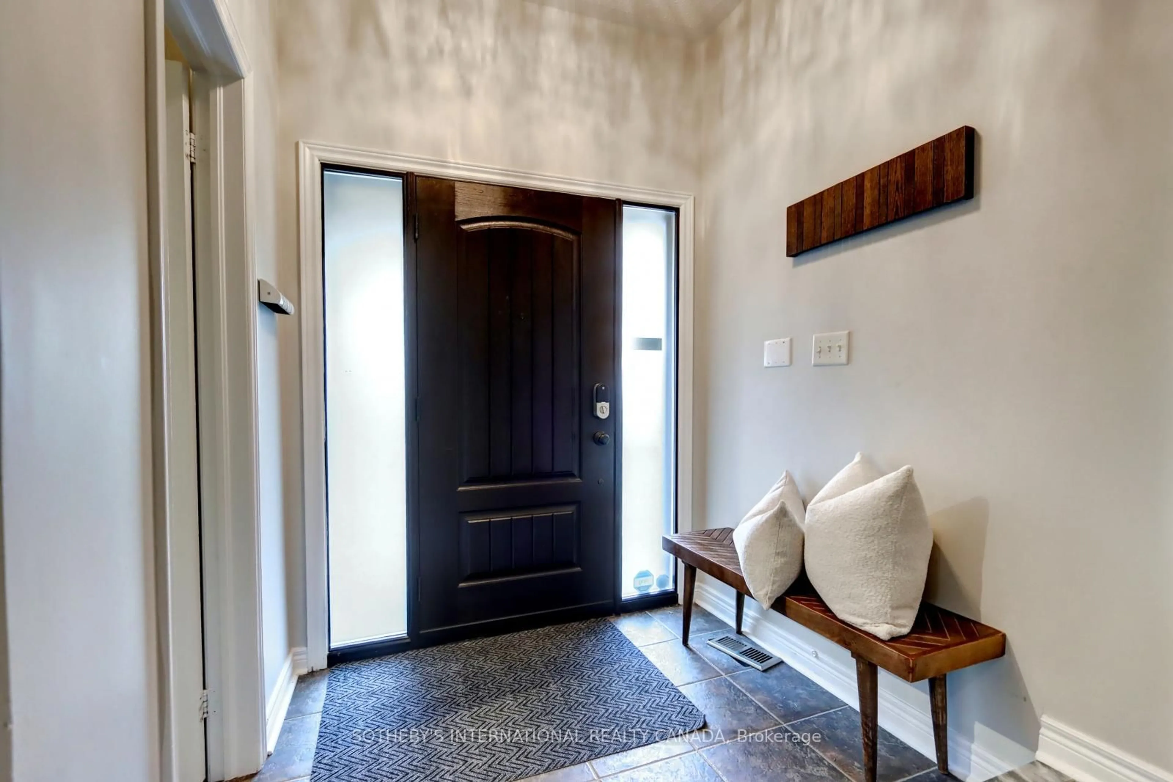 Indoor entryway for 72 Silver Oaks Blvd, Vaughan Ontario L4H 1V8