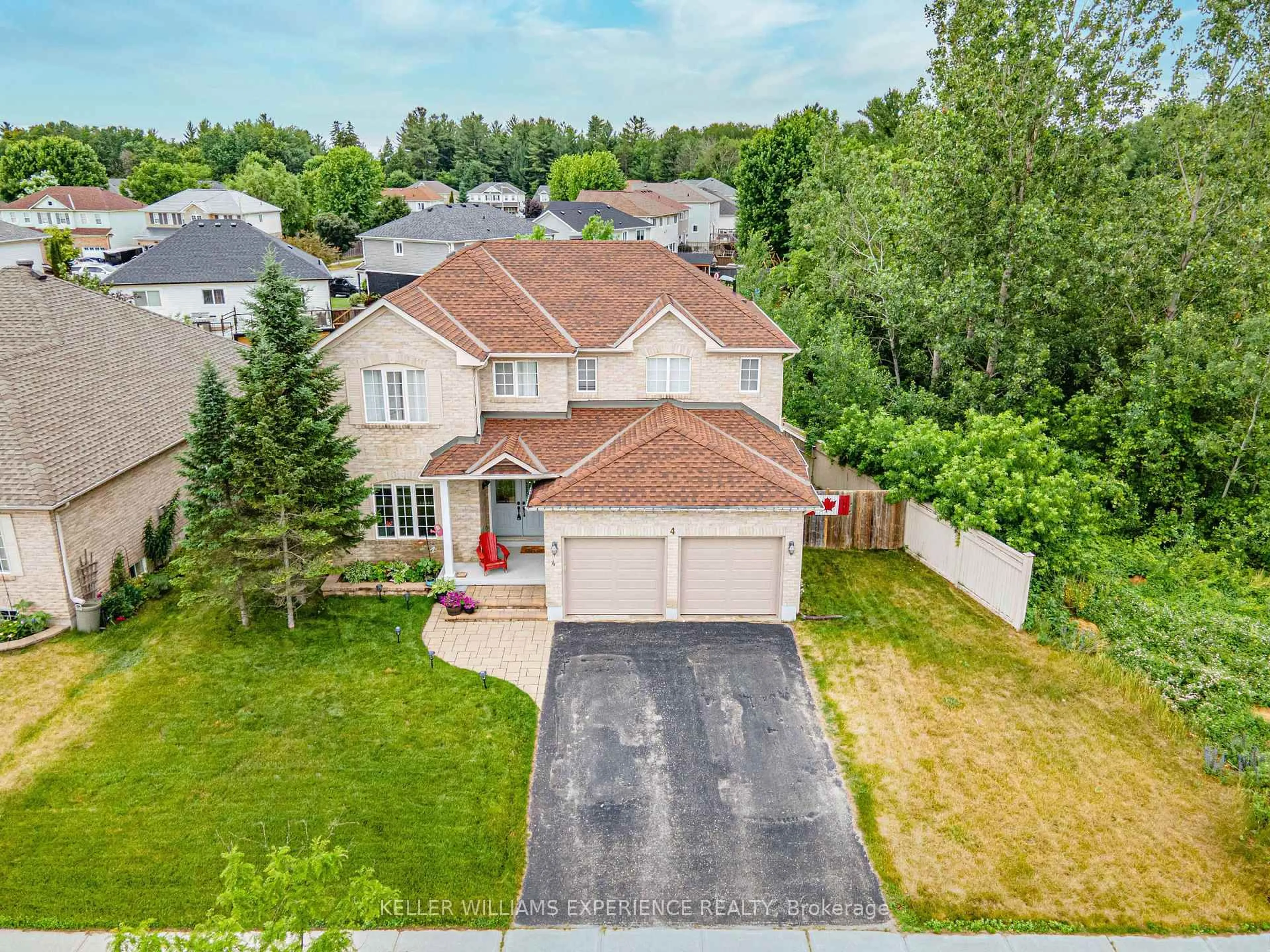 A pic from outside/outdoor area/front of a property/back of a property/a pic from drone, street for 4 GOLD PARK Gate, Essa Ontario L3W 0C2