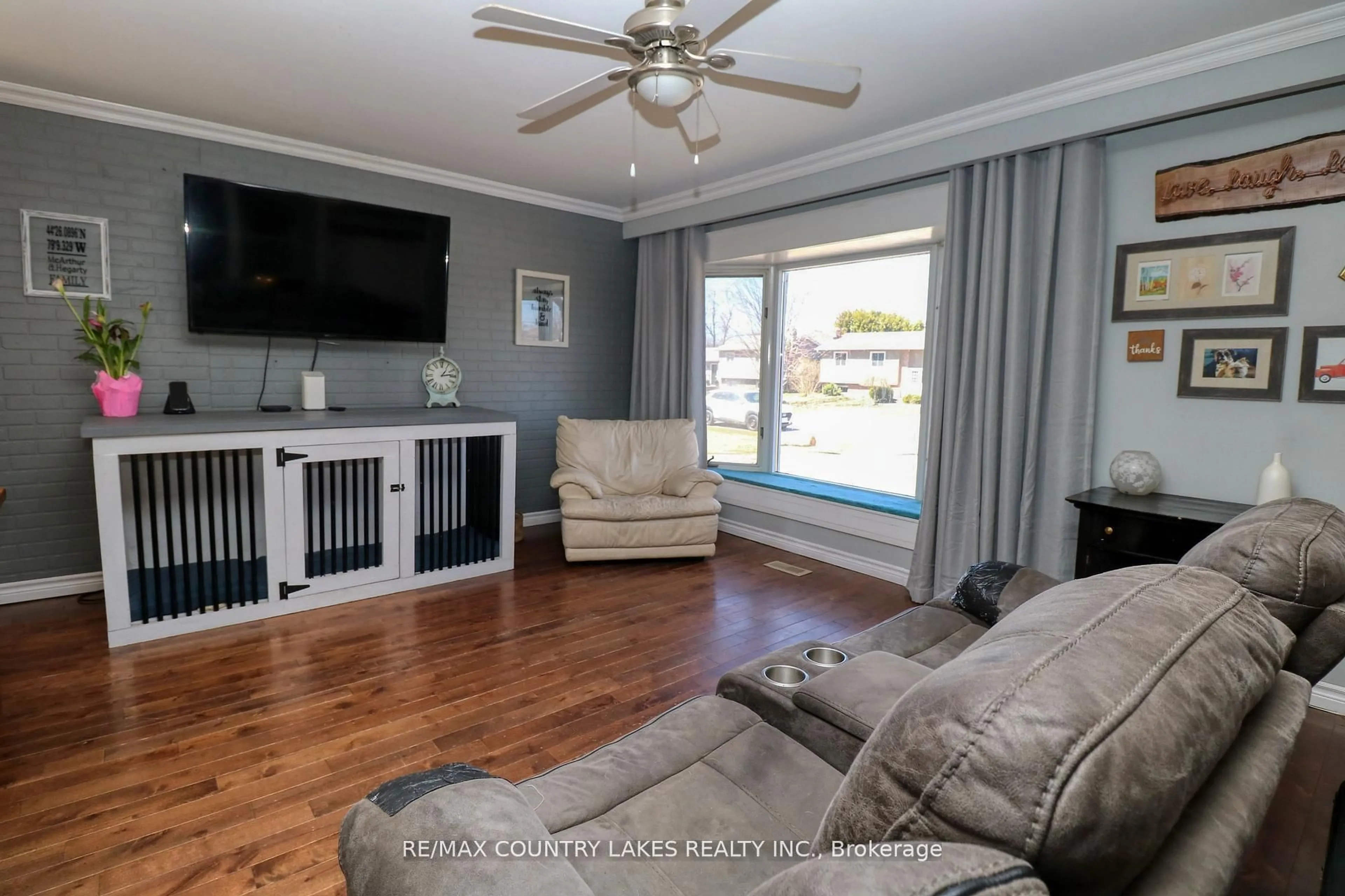 Living room with furniture, unknown for 271 Lakeland Cres, Brock Ontario L0K 1A0