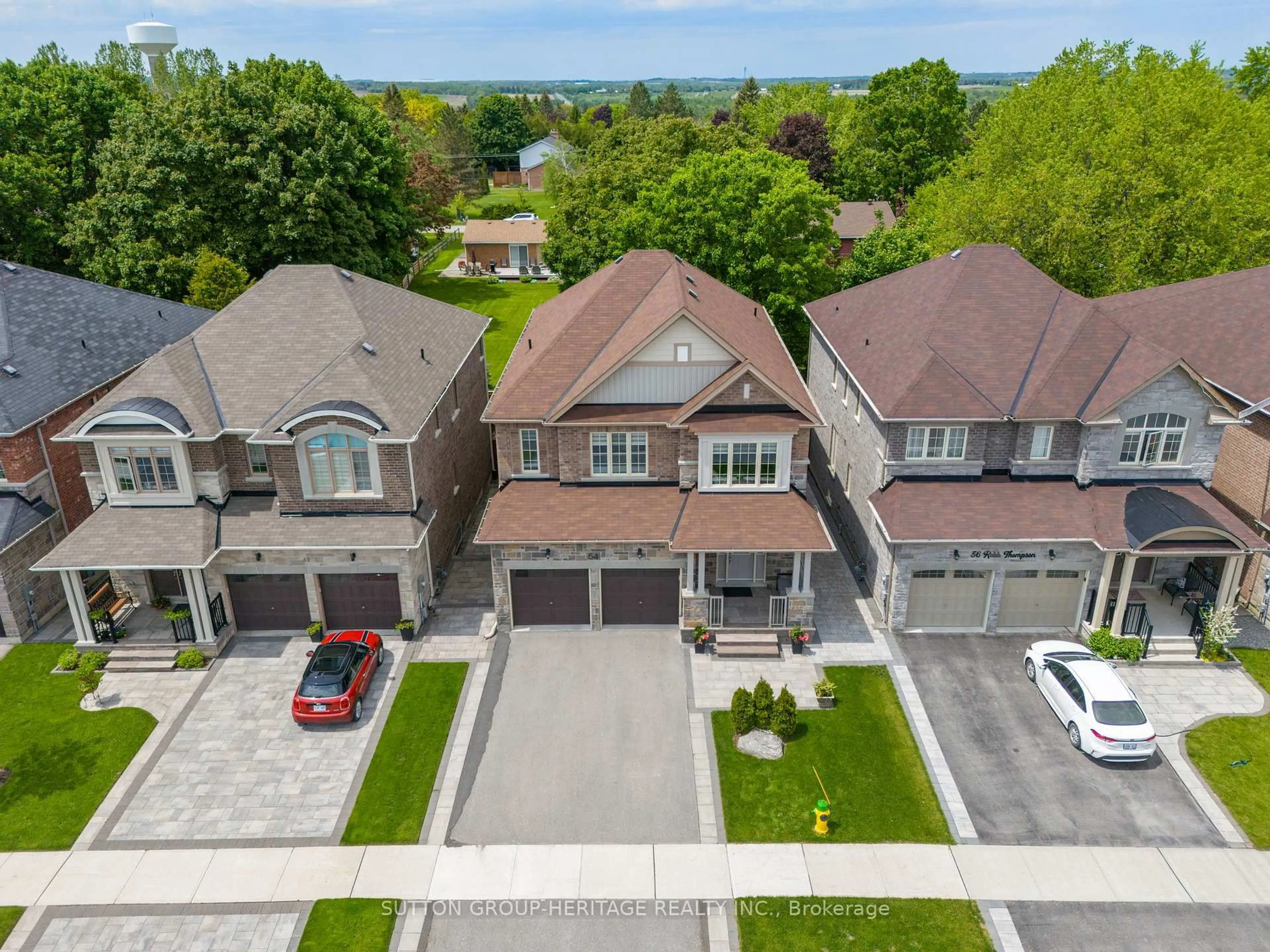 A pic from outside/outdoor area/front of a property/back of a property/a pic from drone, street for 54 Robb Thompson Rd, East Gwillimbury Ontario L0G 1M0