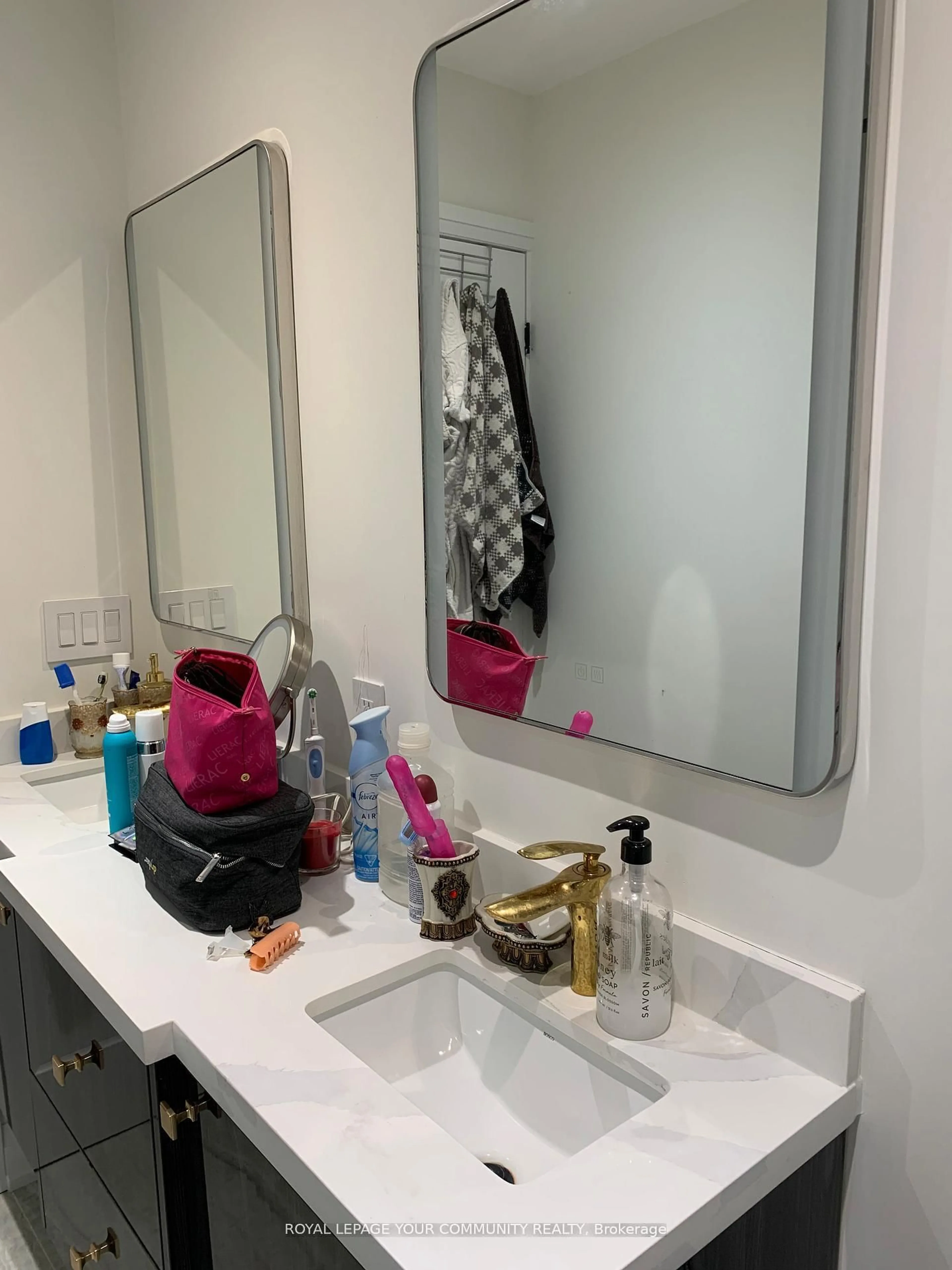 A pic of a room for 139 Septonne Ave, Newmarket Ontario L3Y 2W4