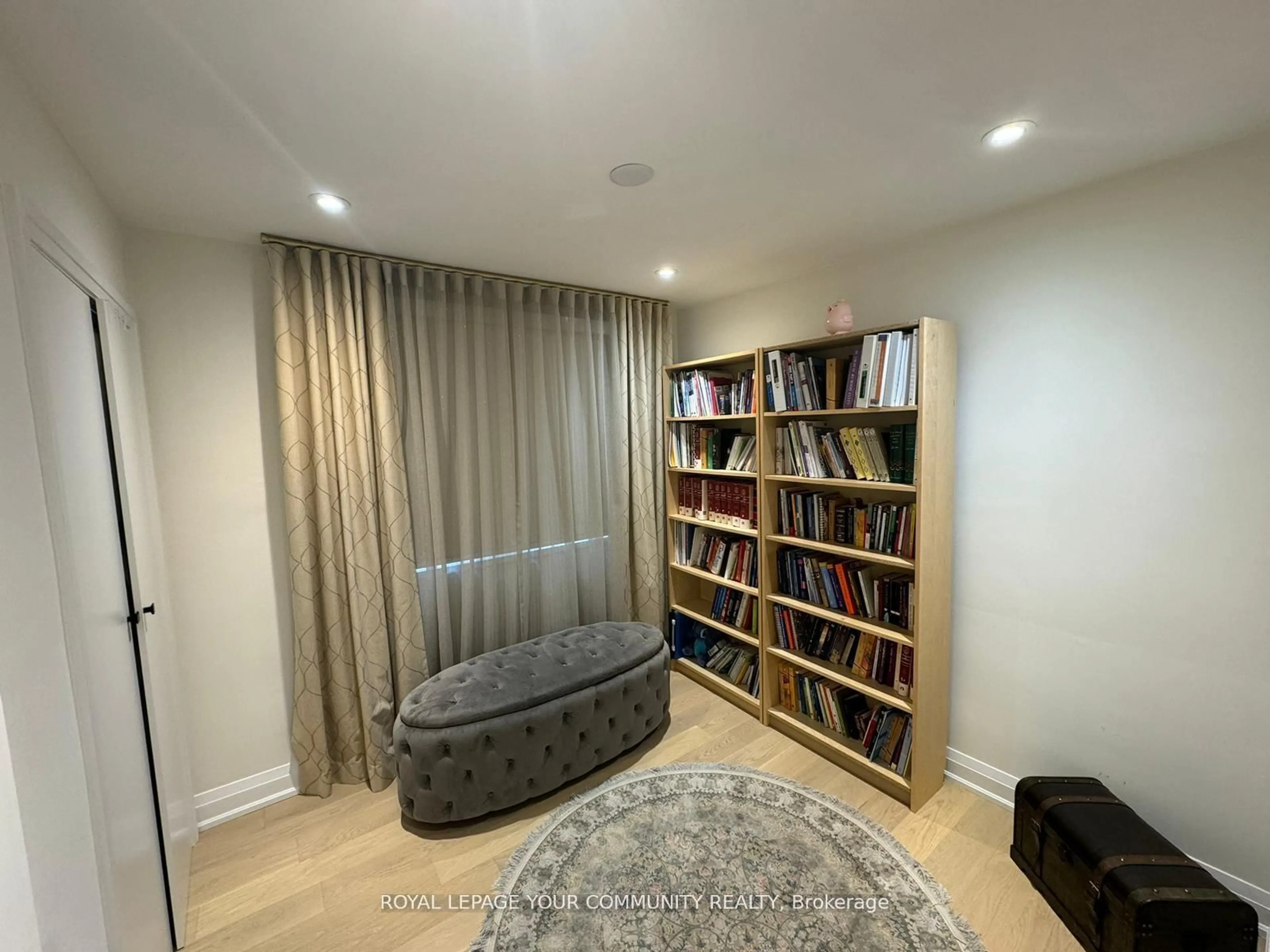 A pic of a room for 139 Septonne Ave, Newmarket Ontario L3Y 2W4