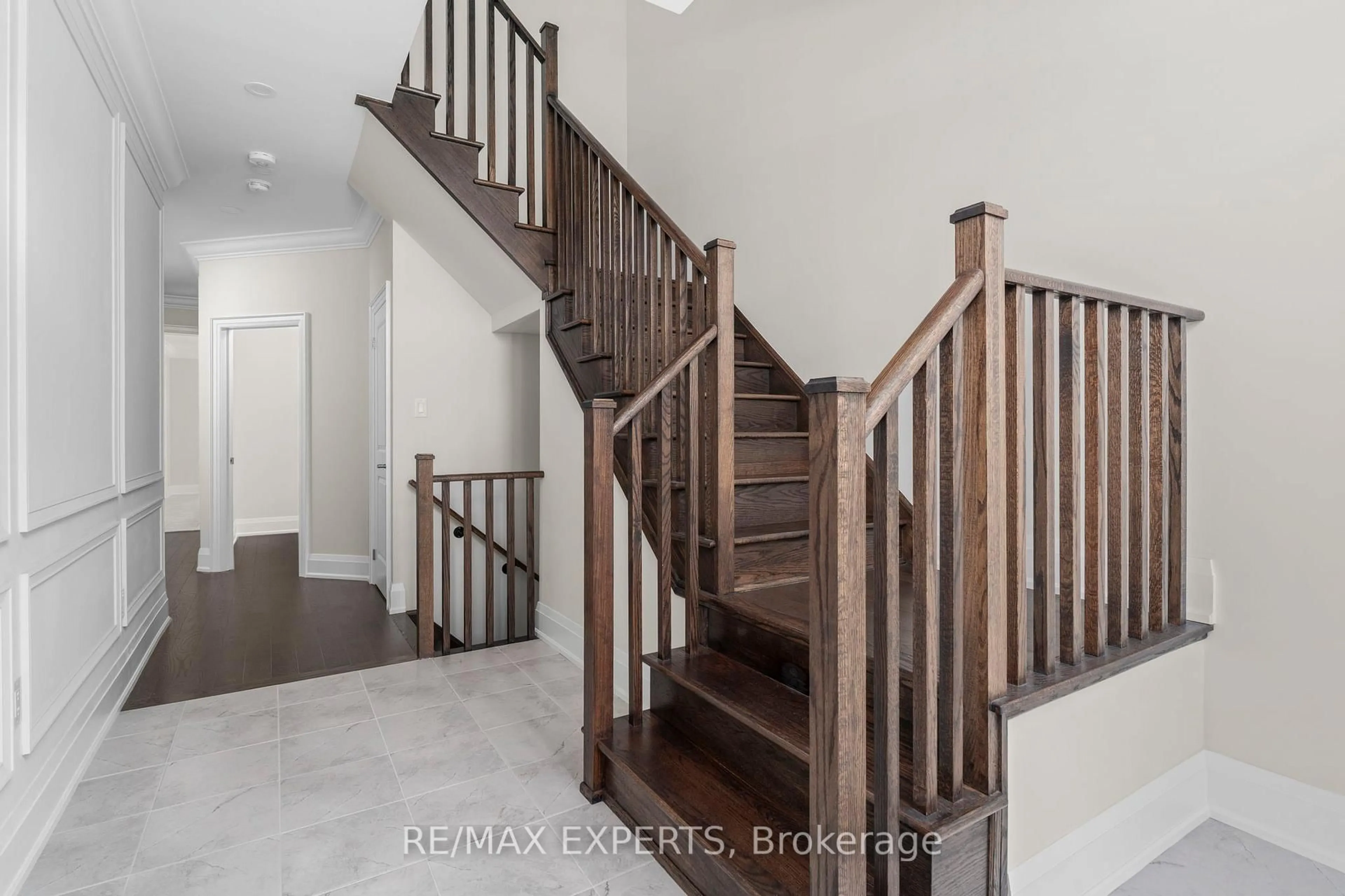 Stairs for 1259 Stevens Rd, Innisfil Ontario L9S 0P6