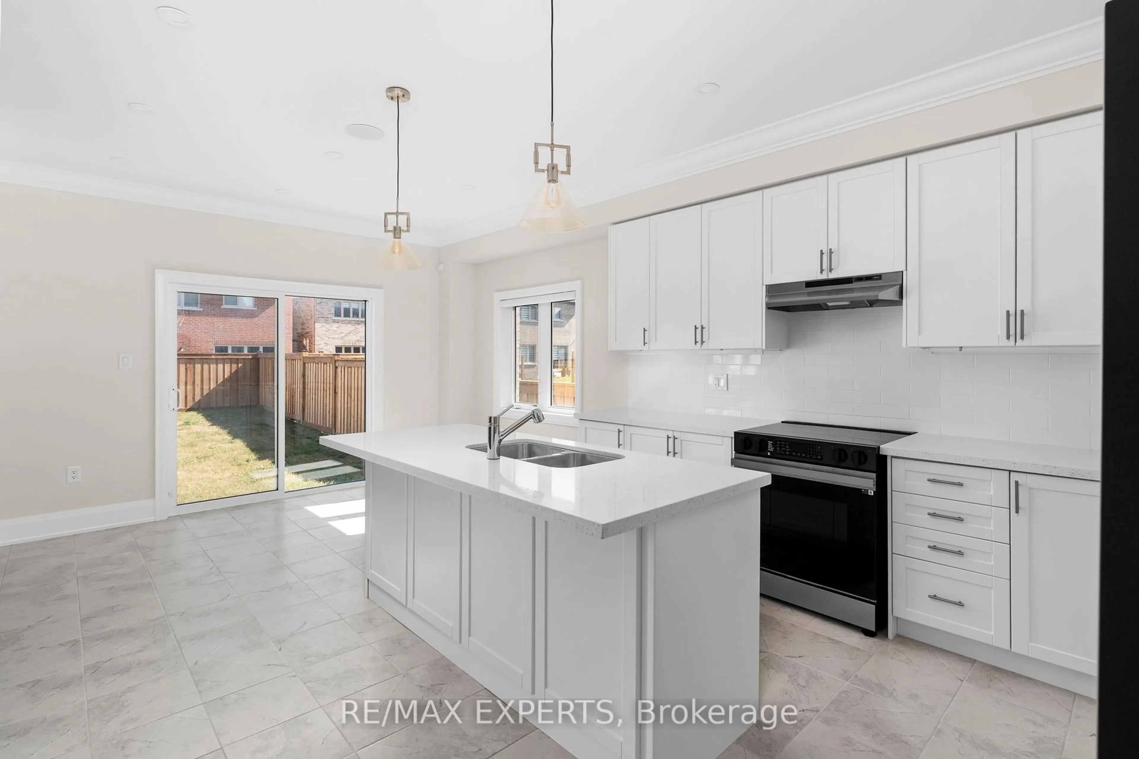 Open concept kitchen, ceramic/tile floor for 1259 Stevens Rd, Innisfil Ontario L9S 0P6