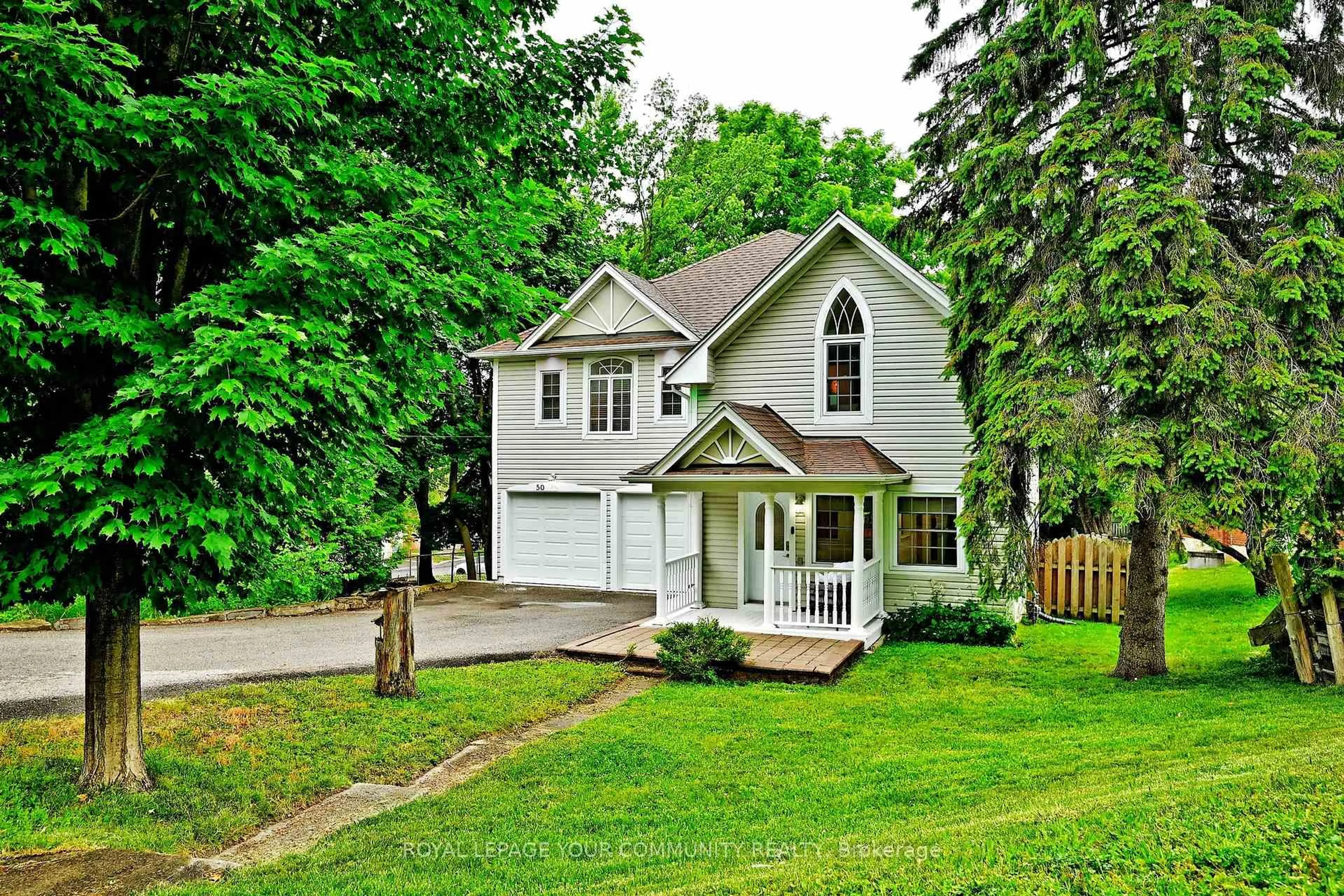 Home with vinyl exterior material, street for 50 The Queensway, Georgina Ontario L4P 1Z1