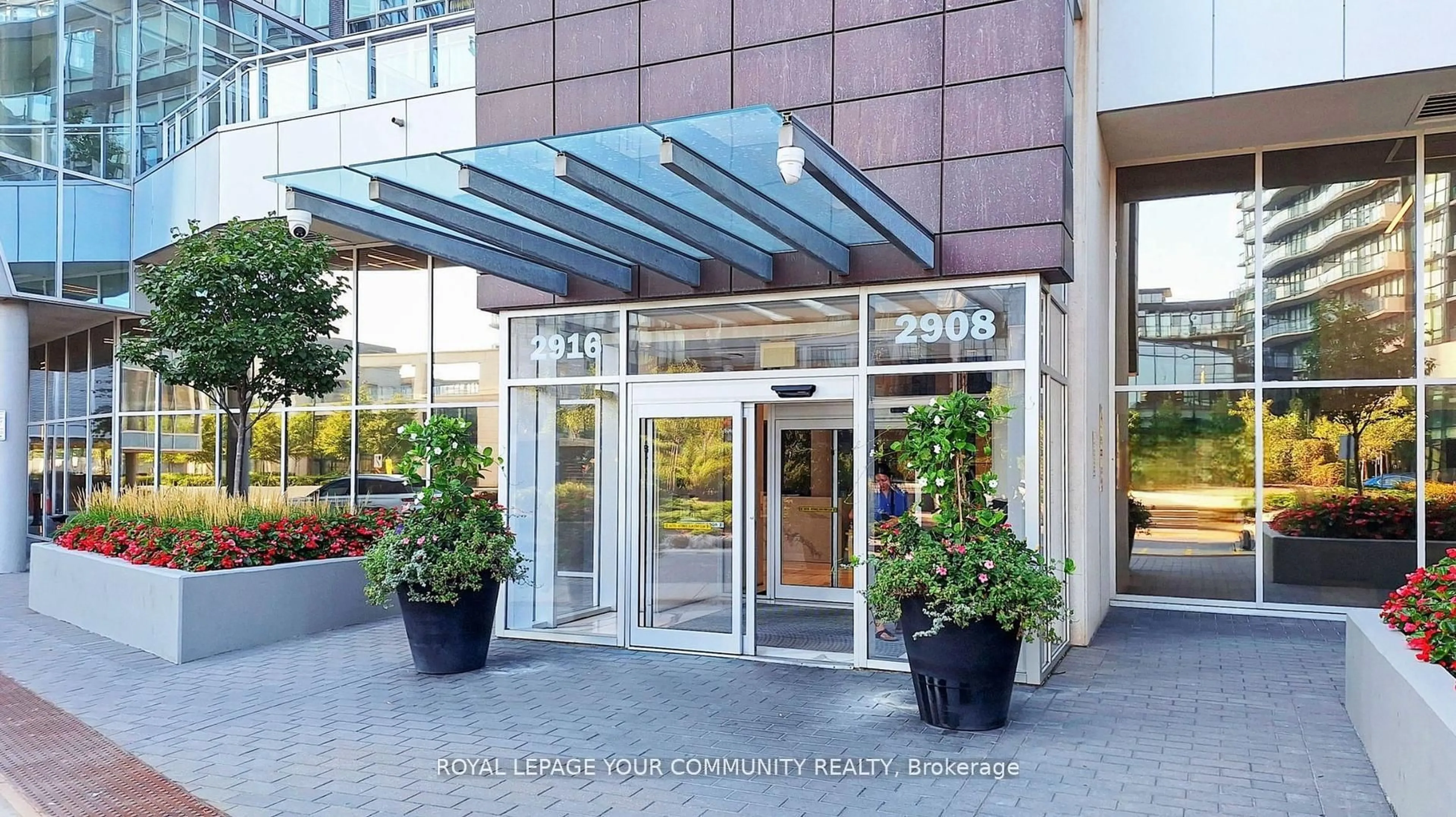 Indoor foyer for 2916 Highway 7 #1703, Vaughan Ontario L4K 0H8