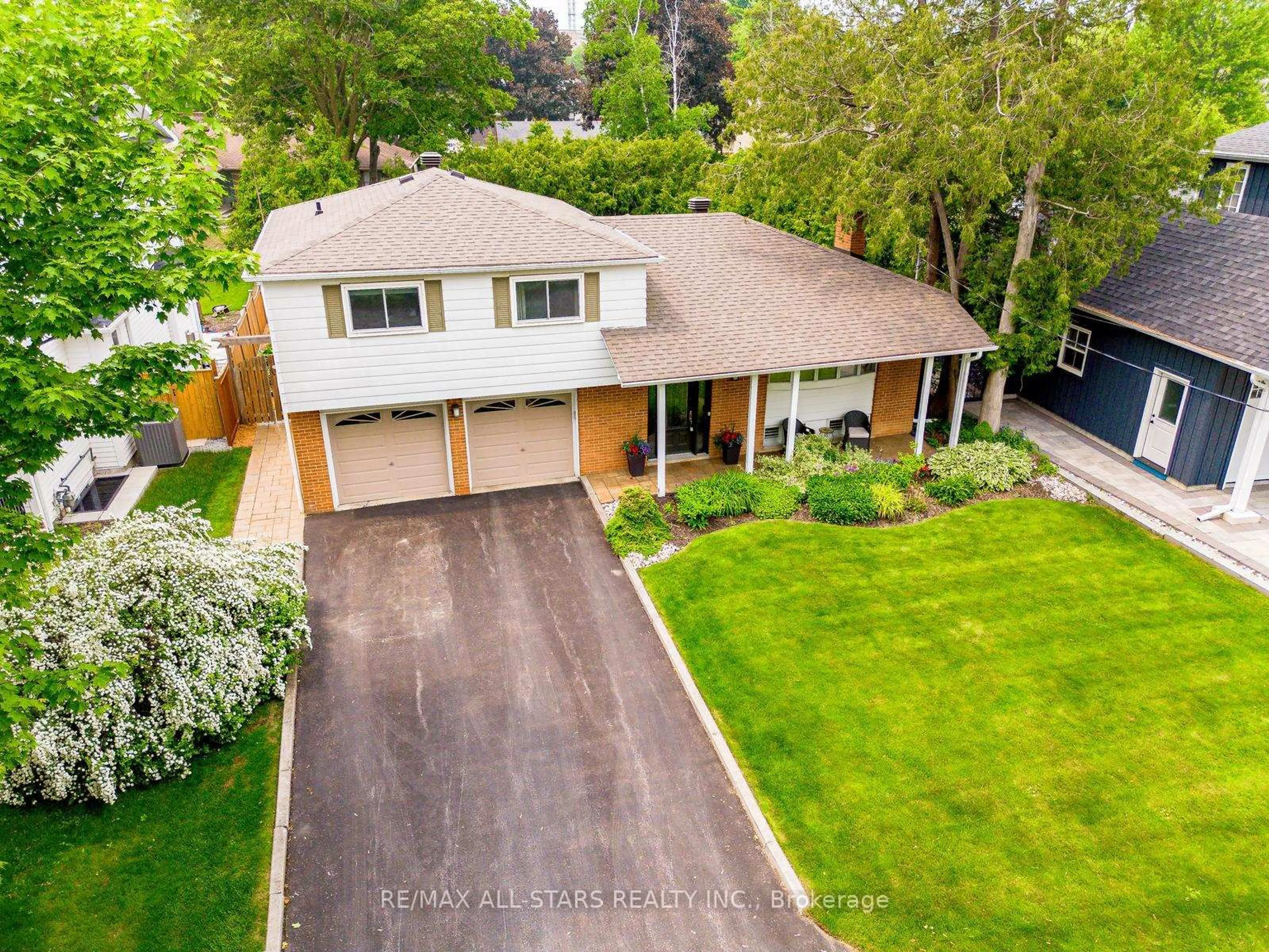 A pic from outside/outdoor area/front of a property/back of a property/a pic from drone, street for 42 Clarke St, Whitchurch-Stouffville Ontario L4A 3R3