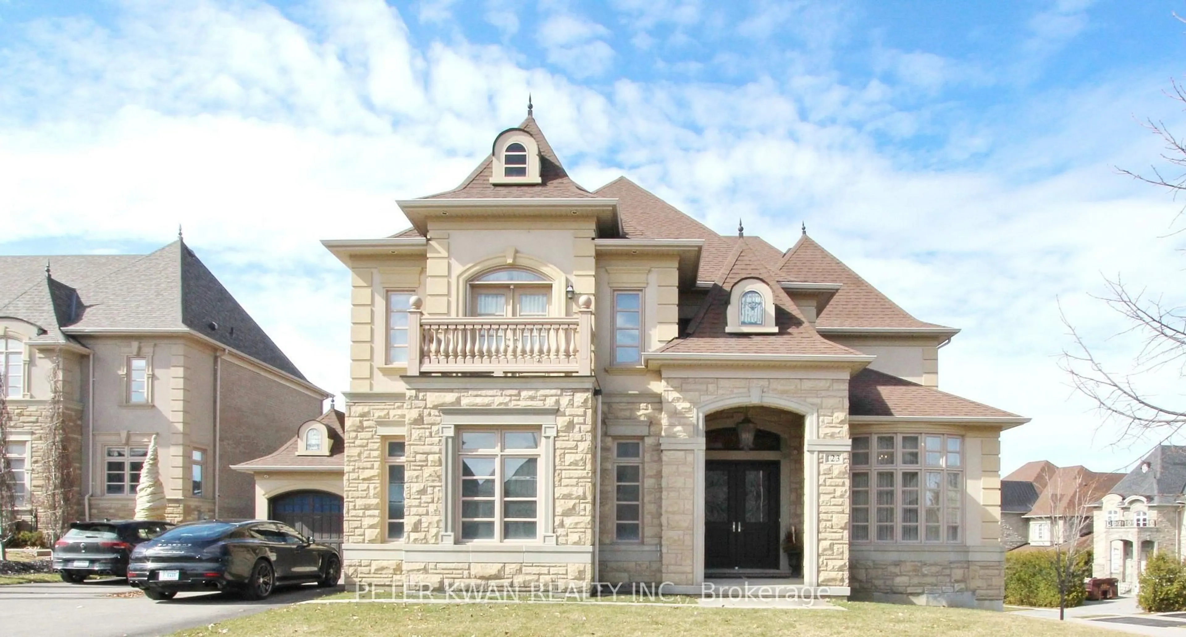 Home with brick exterior material, street for 123 Carisbrooke Circ, Aurora Ontario L4G 0K4