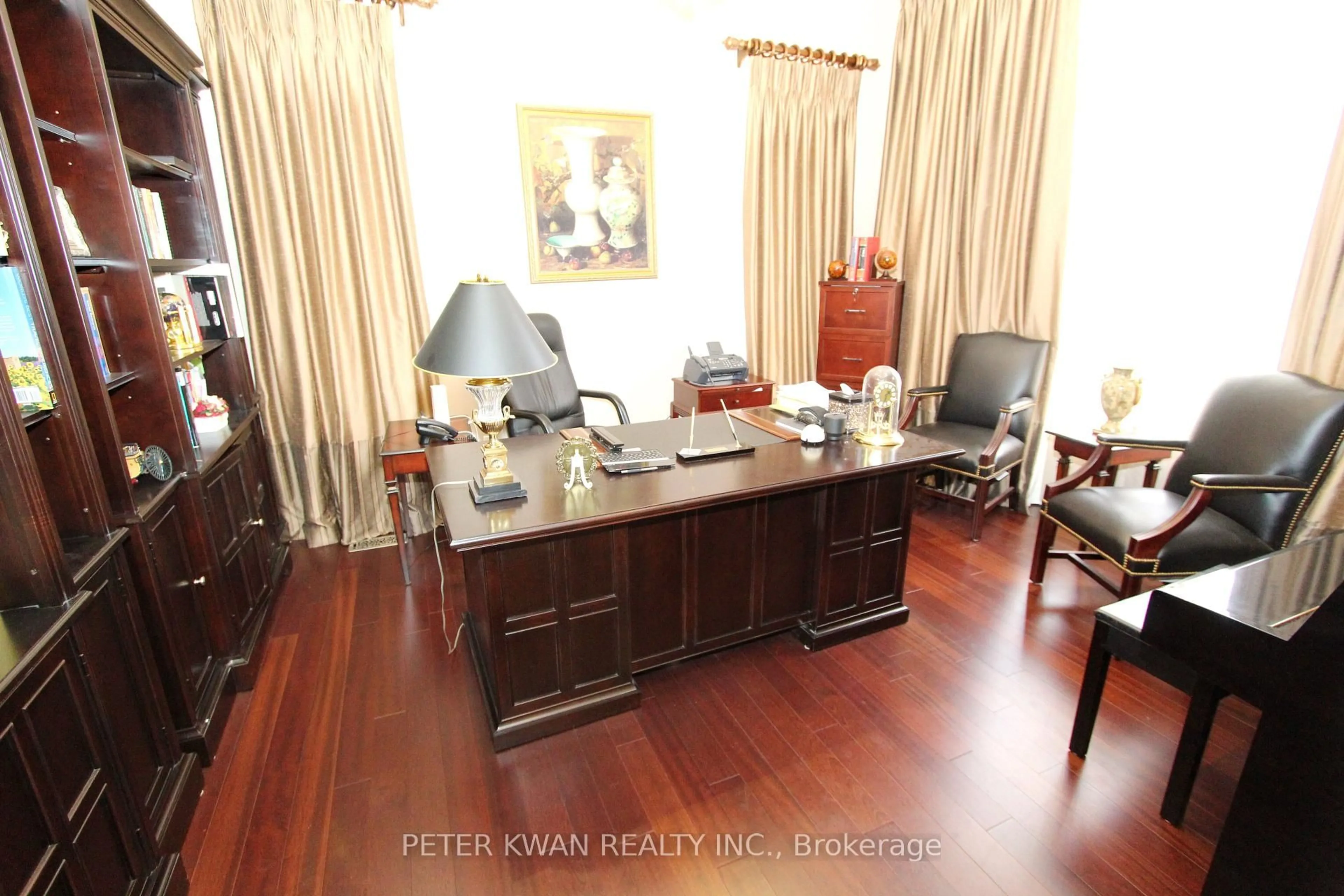 Dining room, wood/laminate floor for 123 Carisbrooke Circ, Aurora Ontario L4G 0K4