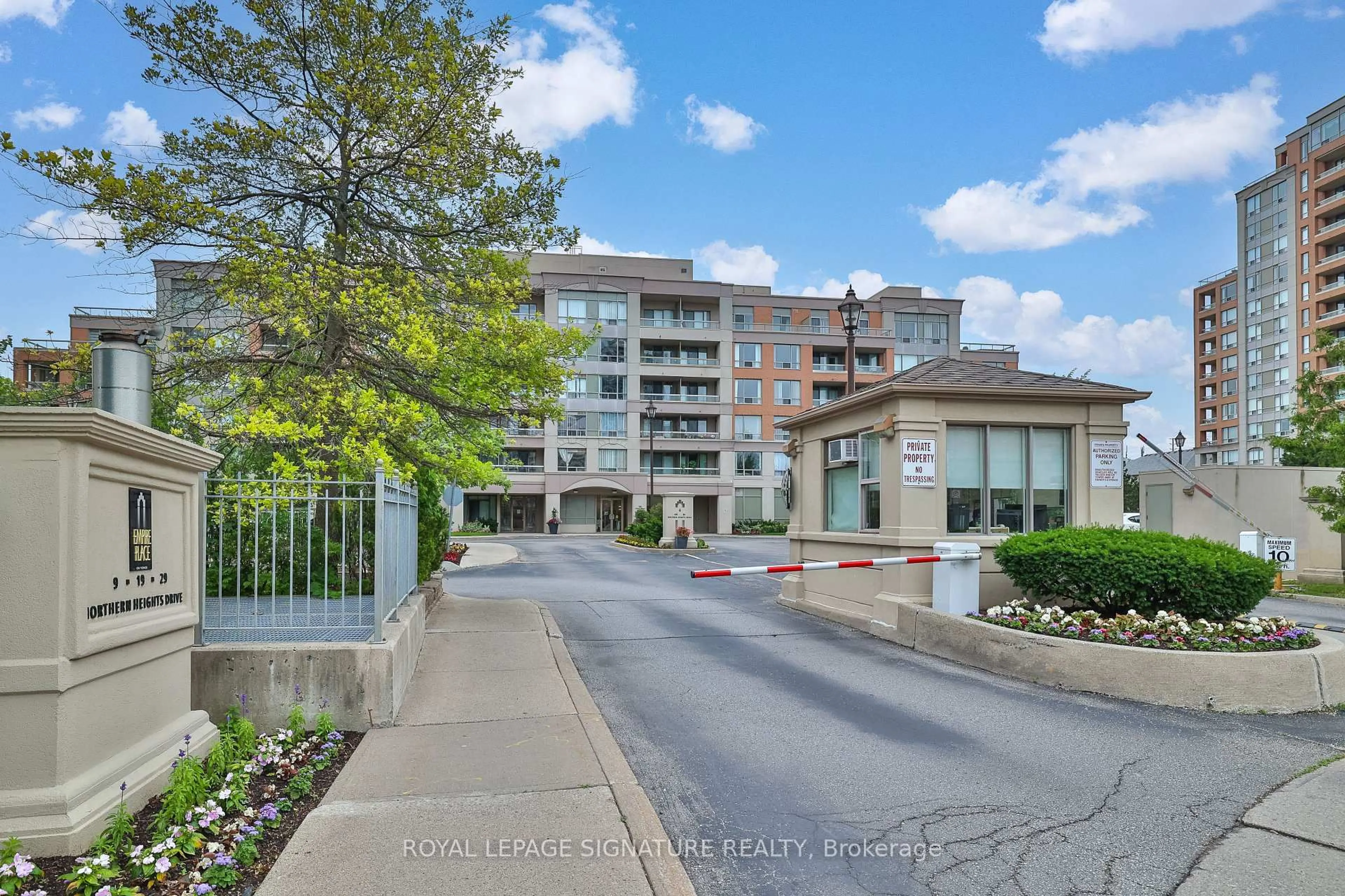 Unknown for 9 Northern Heights Dr #208, Richmond Hill Ontario L4B 4M5