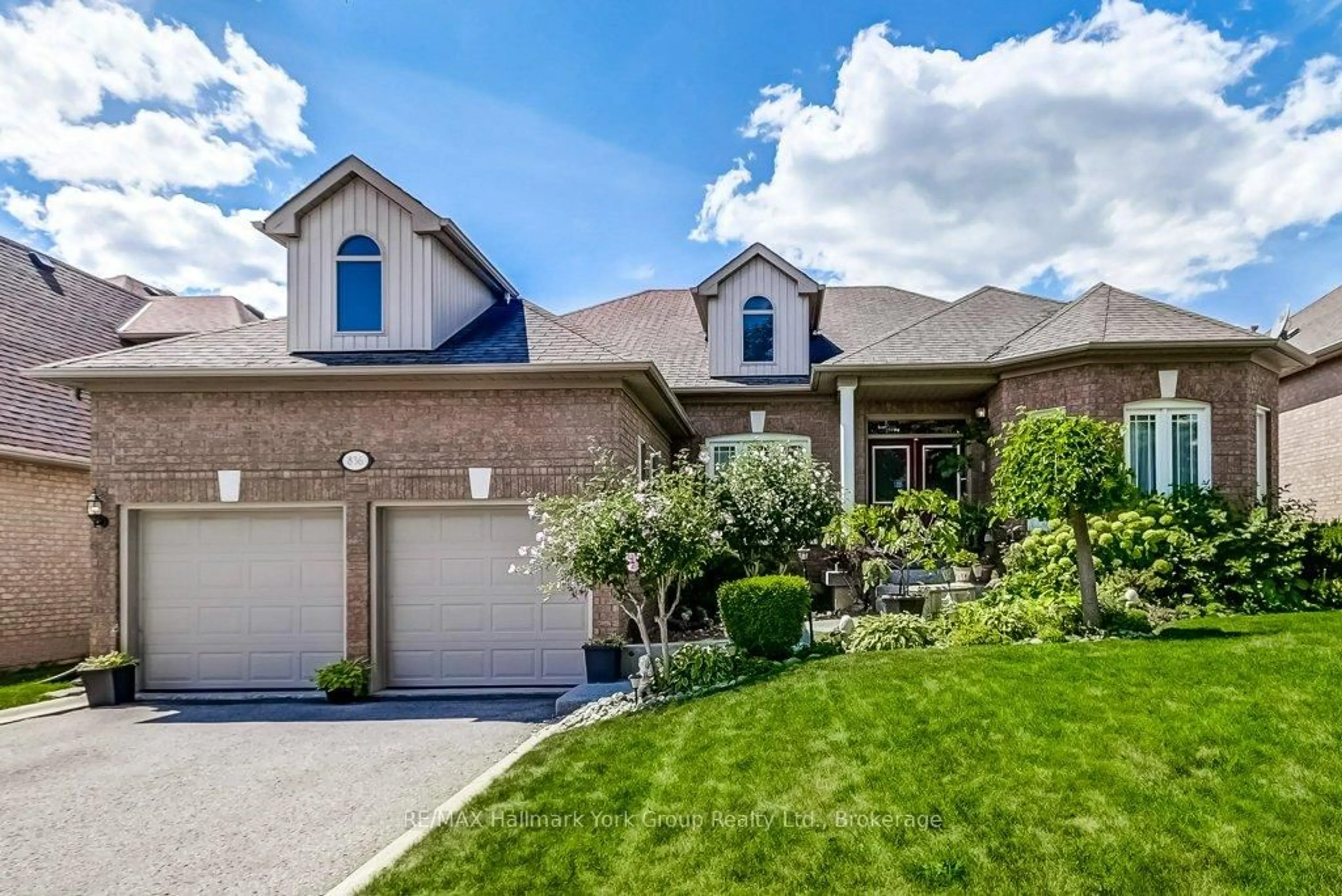 Home with brick exterior material, street for 836 Quantra Cres, Newmarket Ontario L3X 1M8