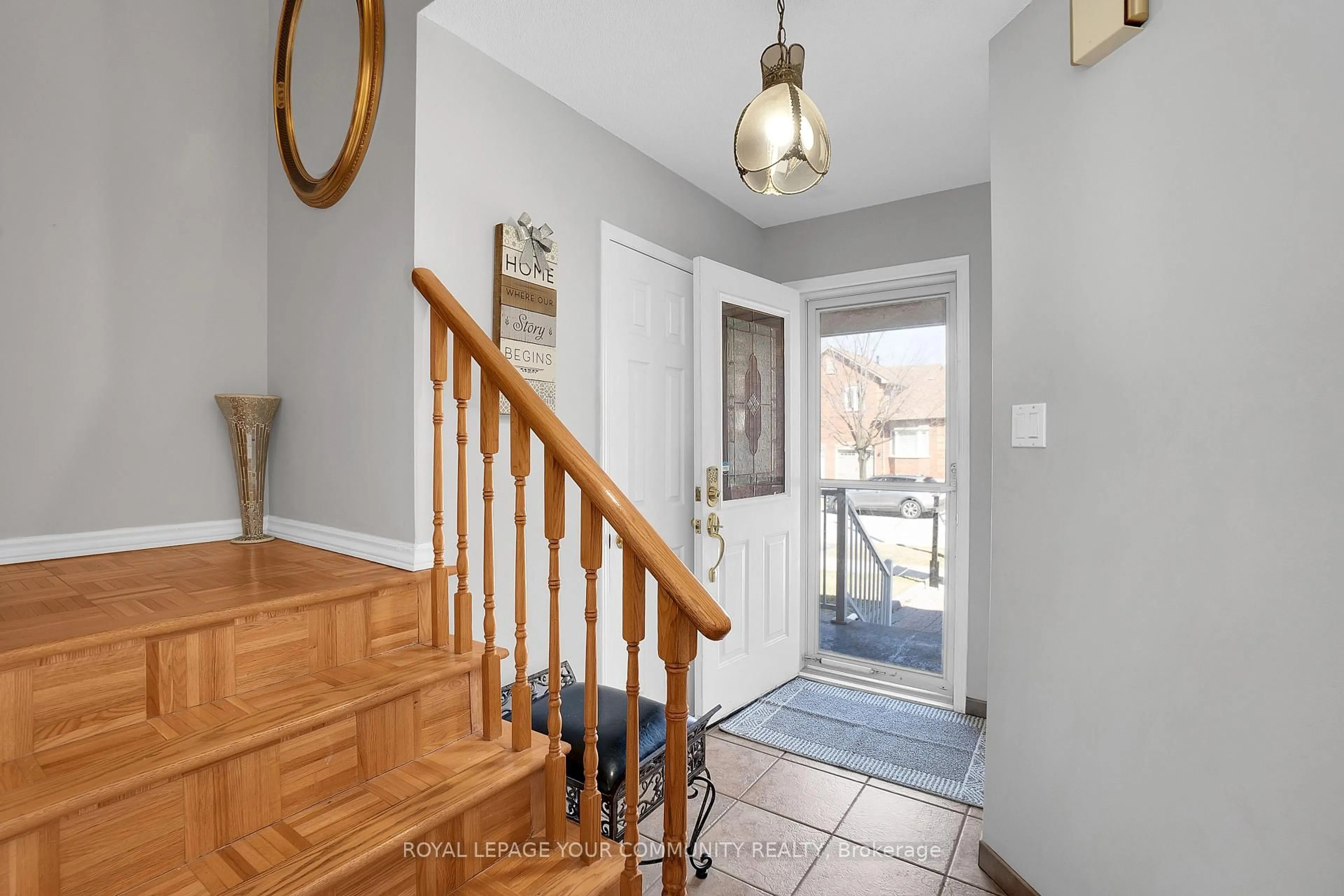 Indoor entryway for 86 Islay Cres, Vaughan Ontario L6A 2C1