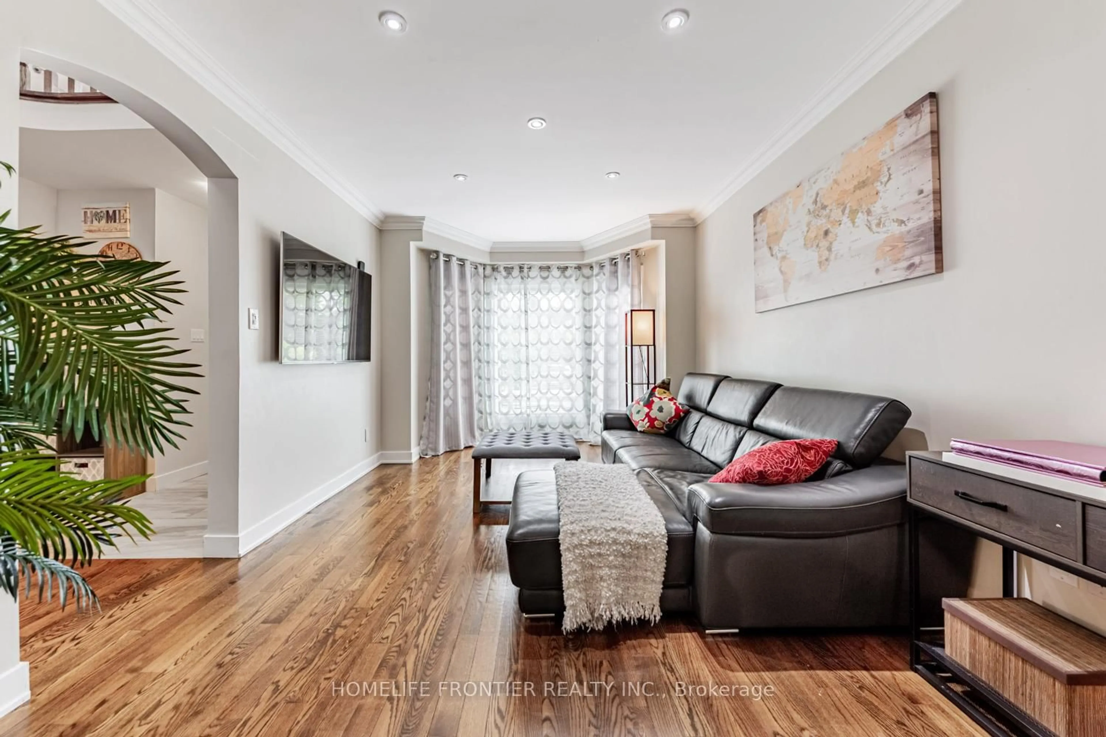 Living room with furniture, unknown for 46 Thornbrook Crt, Vaughan Ontario L4J 7X4