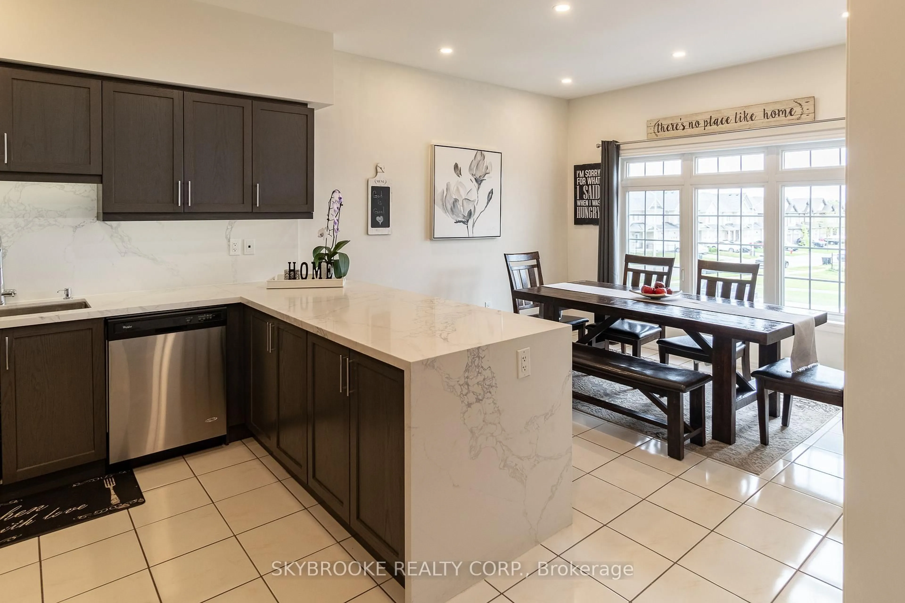 Open concept kitchen, ceramic/tile floor for 127 Taucar Gate, Bradford West Gwillimbury Ontario L3Z 1N0