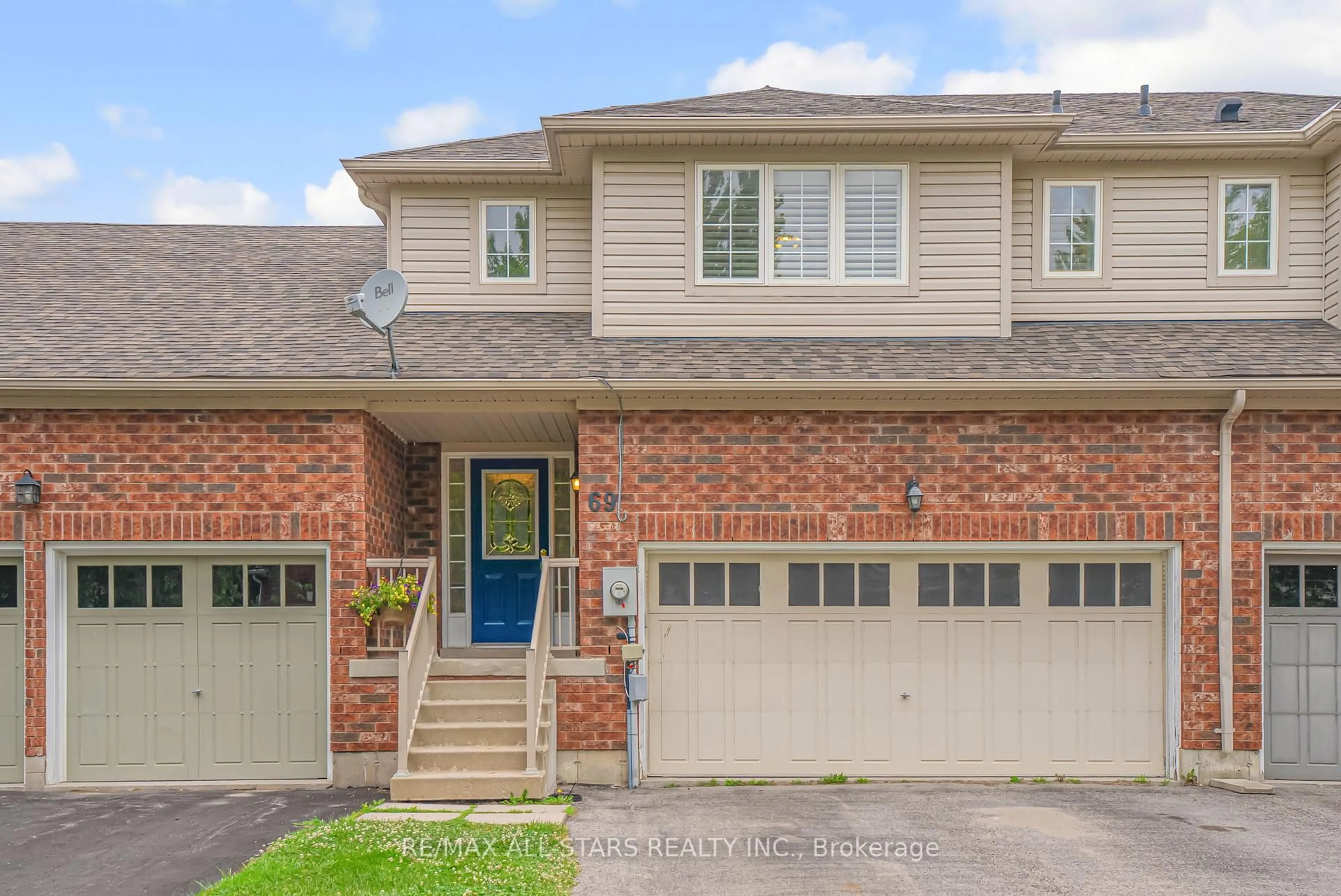 Home with brick exterior material, street for 69 Oakside Dr, Uxbridge Ontario L9P 2A6