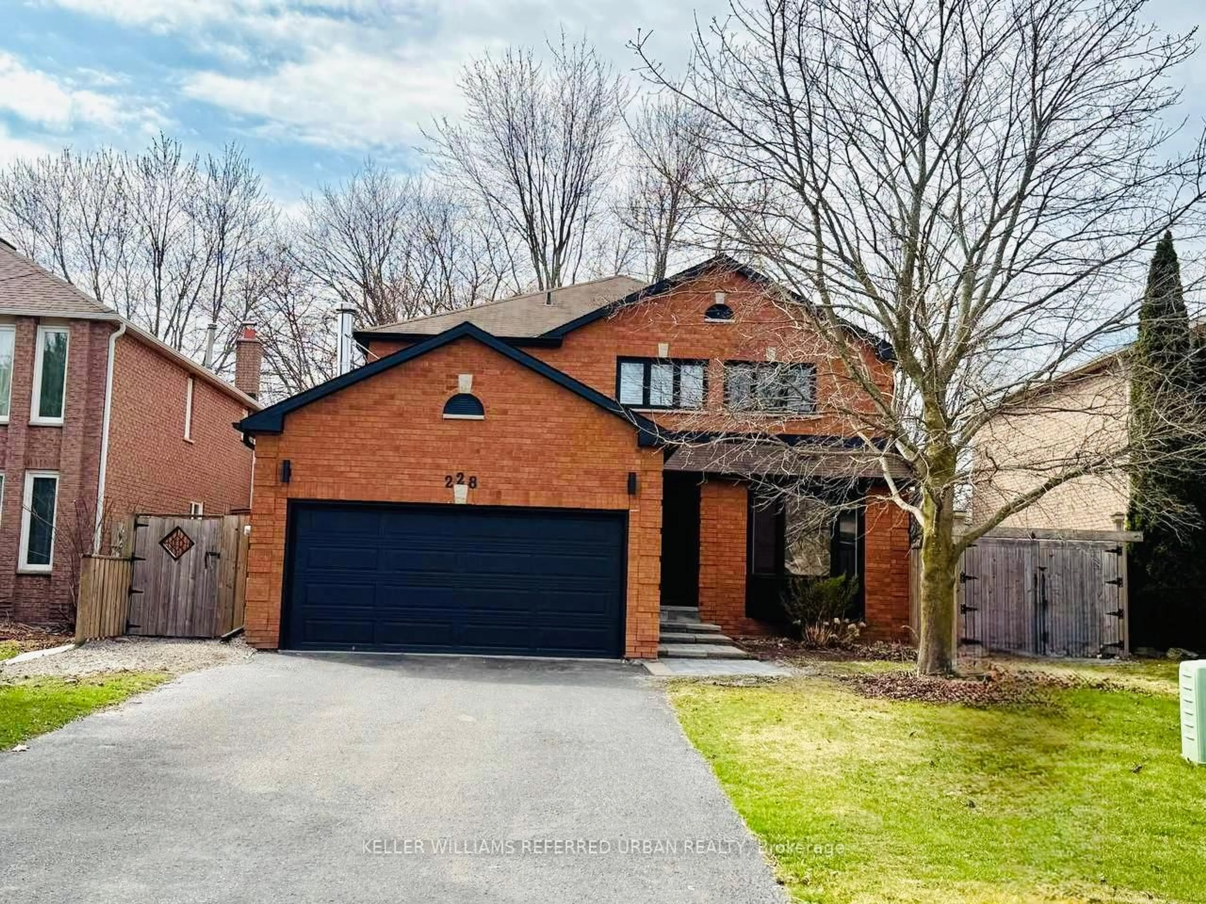 Home with brick exterior material, street for 228 Elman Cres, Newmarket Ontario L3Y 7X3