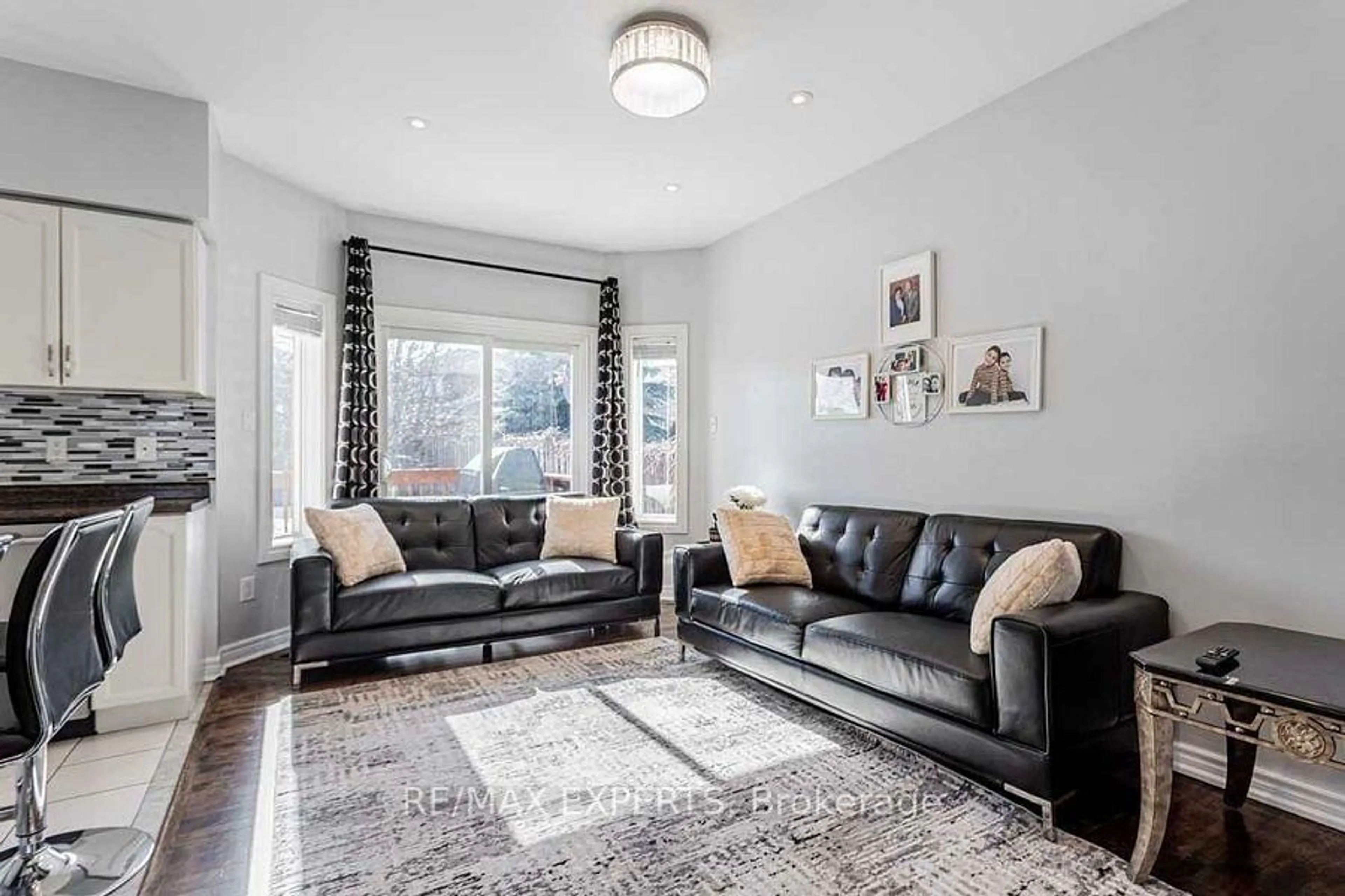 Living room with furniture, unknown for 4 Depeuter Cres, Bradford West Gwillimbury Ontario L3Z 3A4