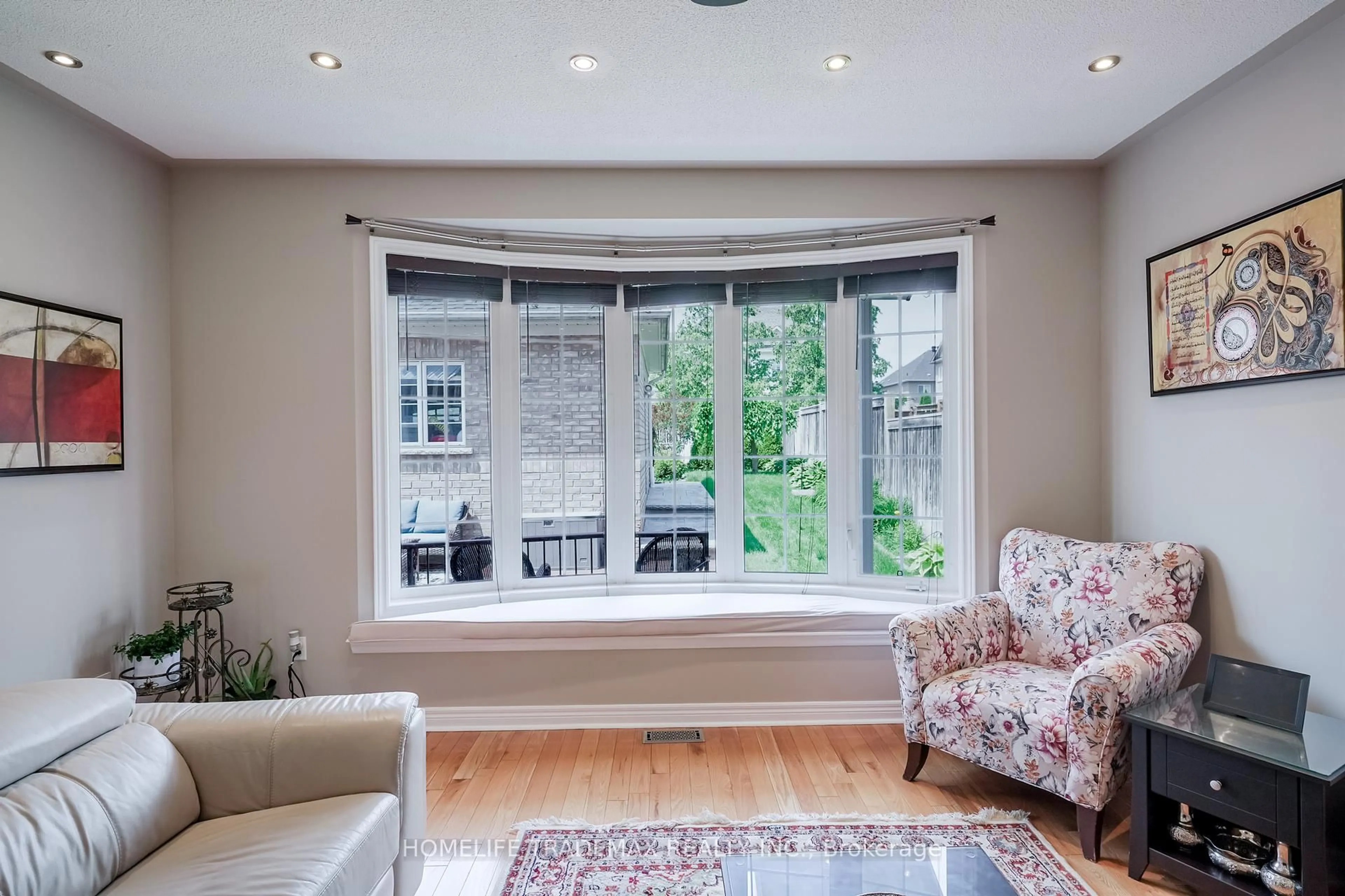 Living room with furniture, unknown for 43 Manley Ave, Whitchurch-Stouffville Ontario L4A 0C5