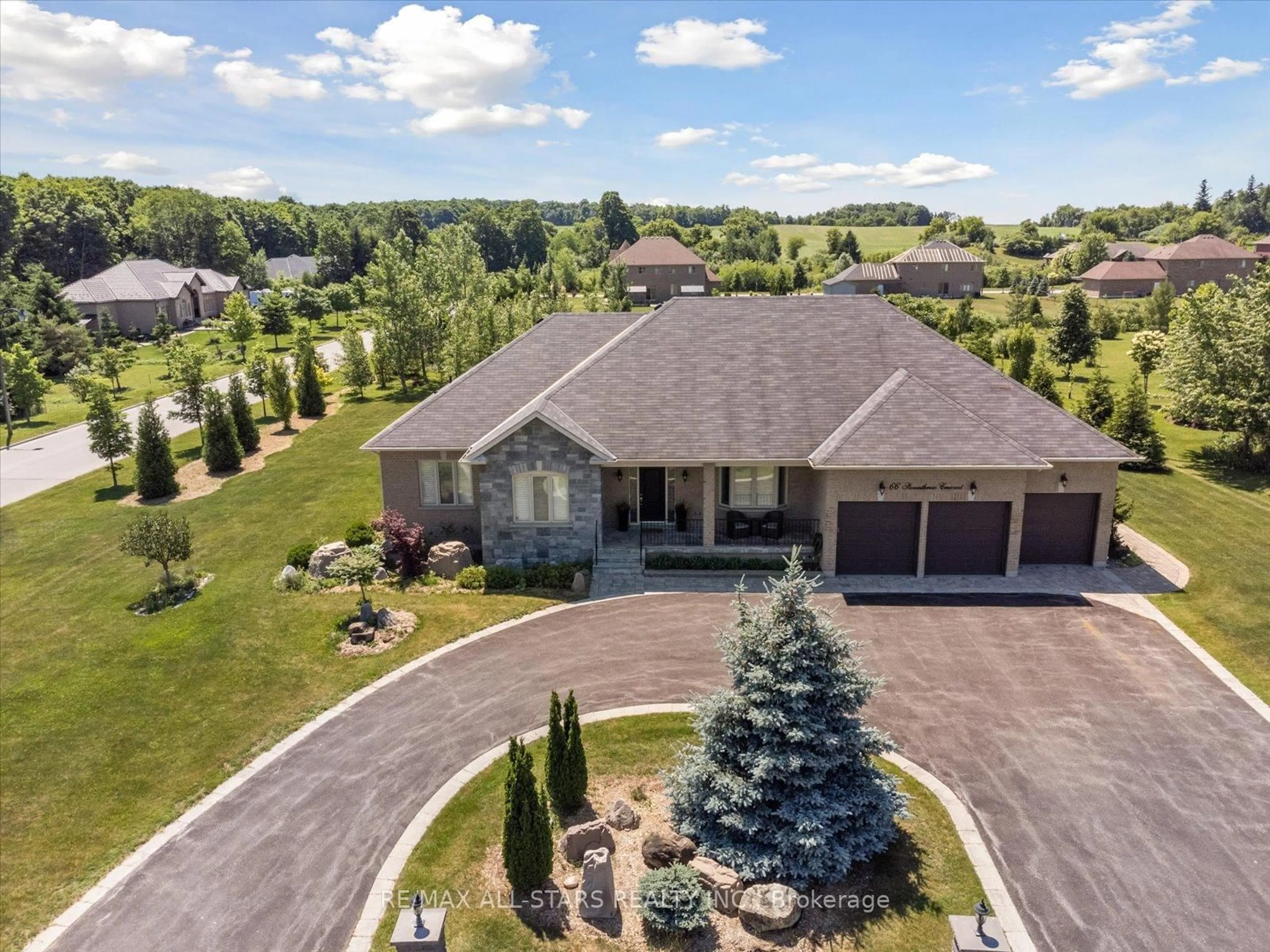 A pic from outside/outdoor area/front of a property/back of a property/a pic from drone, unknown for 66 Stonesthrow Cres, Uxbridge Ontario L0C 1A0
