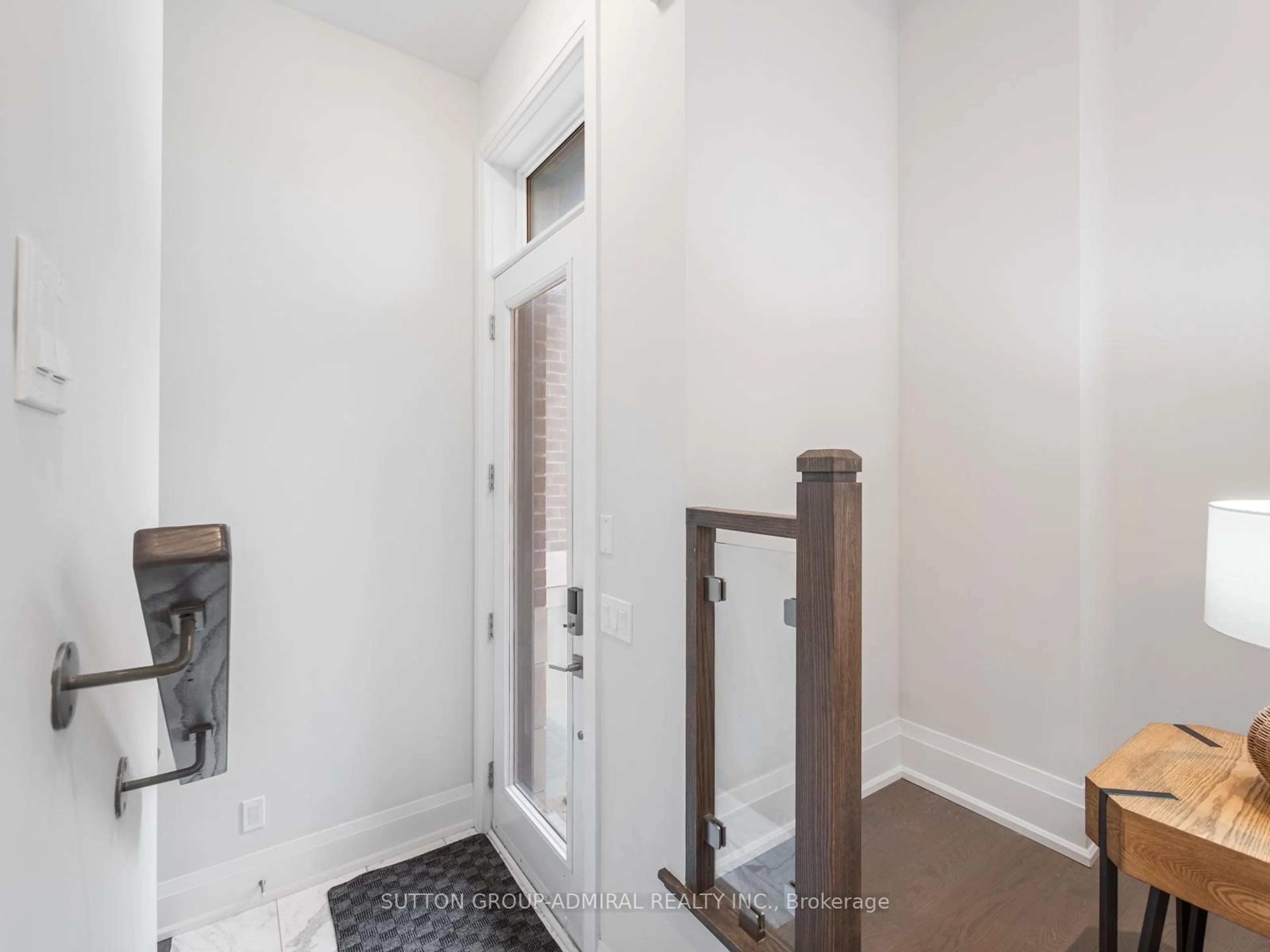 Indoor entryway for 893 Clark Ave, Vaughan Ontario L4J 0K6
