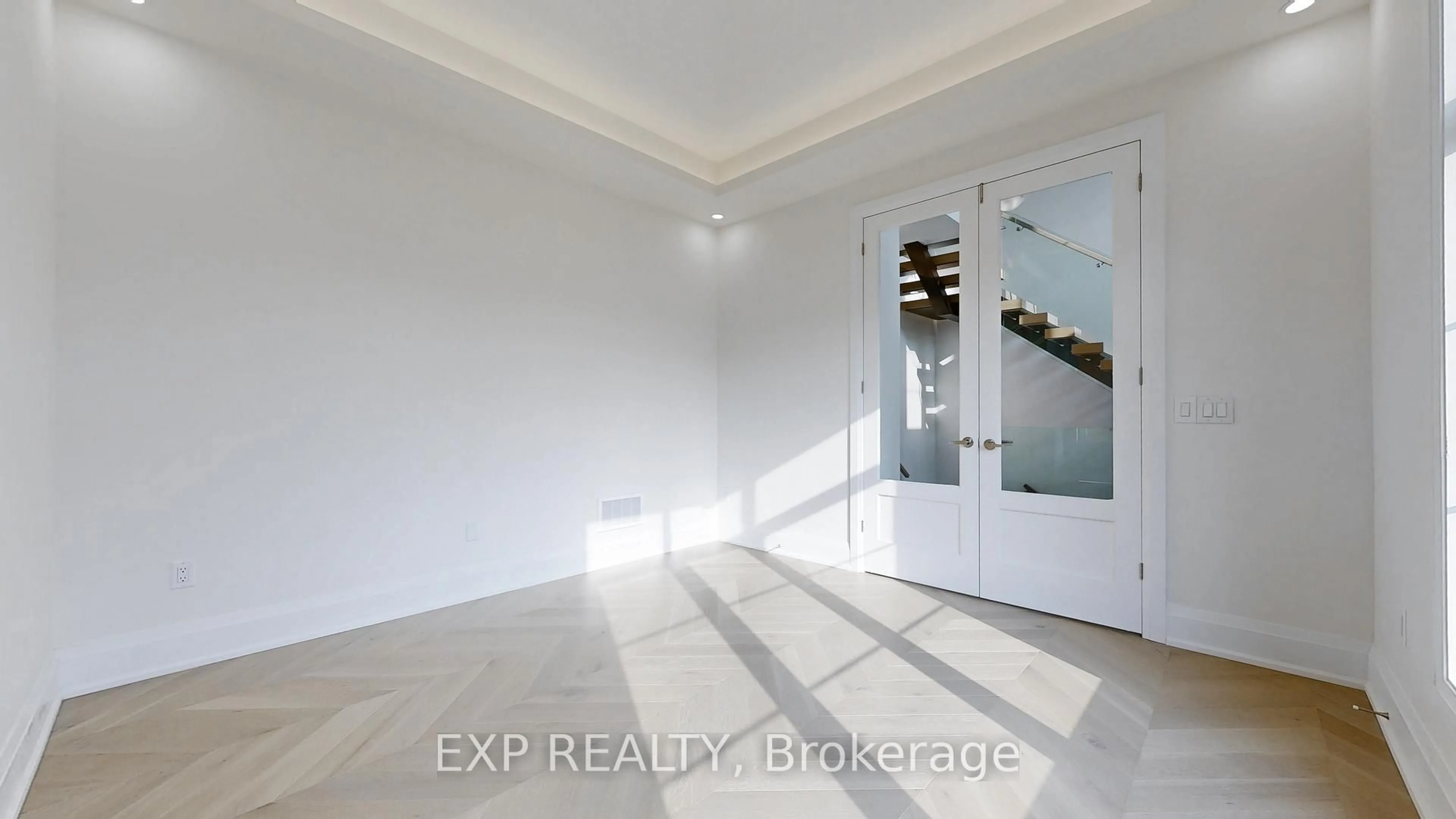 Indoor foyer for 38 Deanna Crt, Vaughan Ontario L4H 4X5