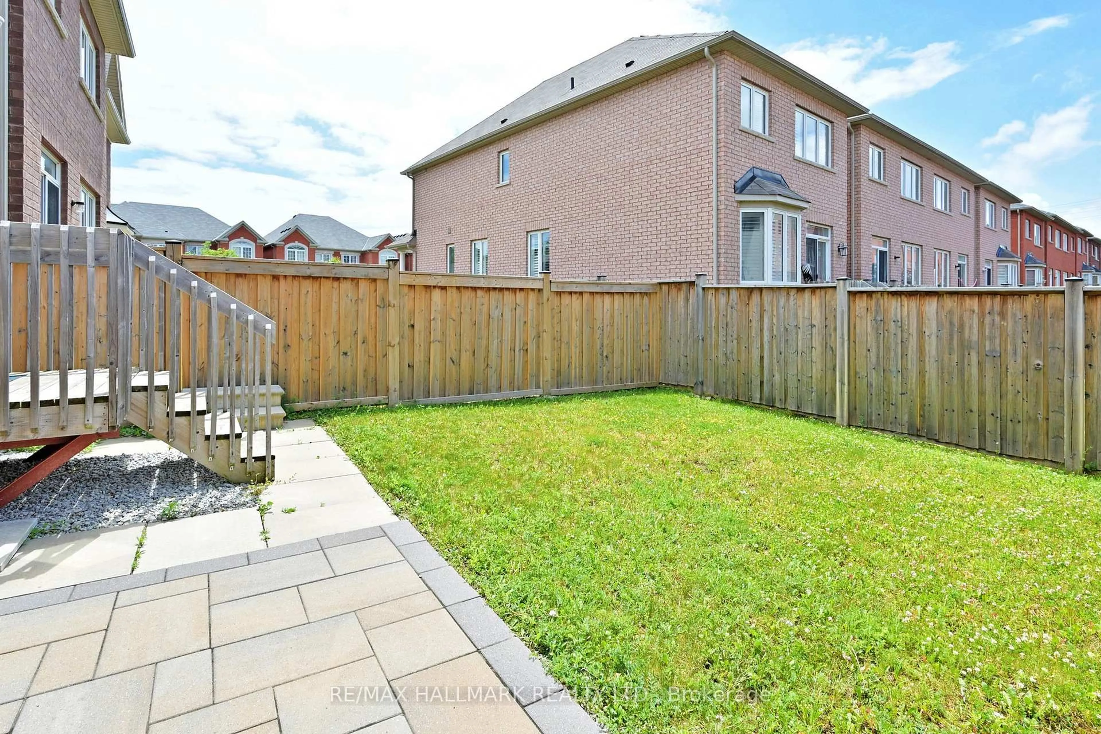 Patio, street for 52 Collin Crt, Richmond Hill Ontario L4E 0X6