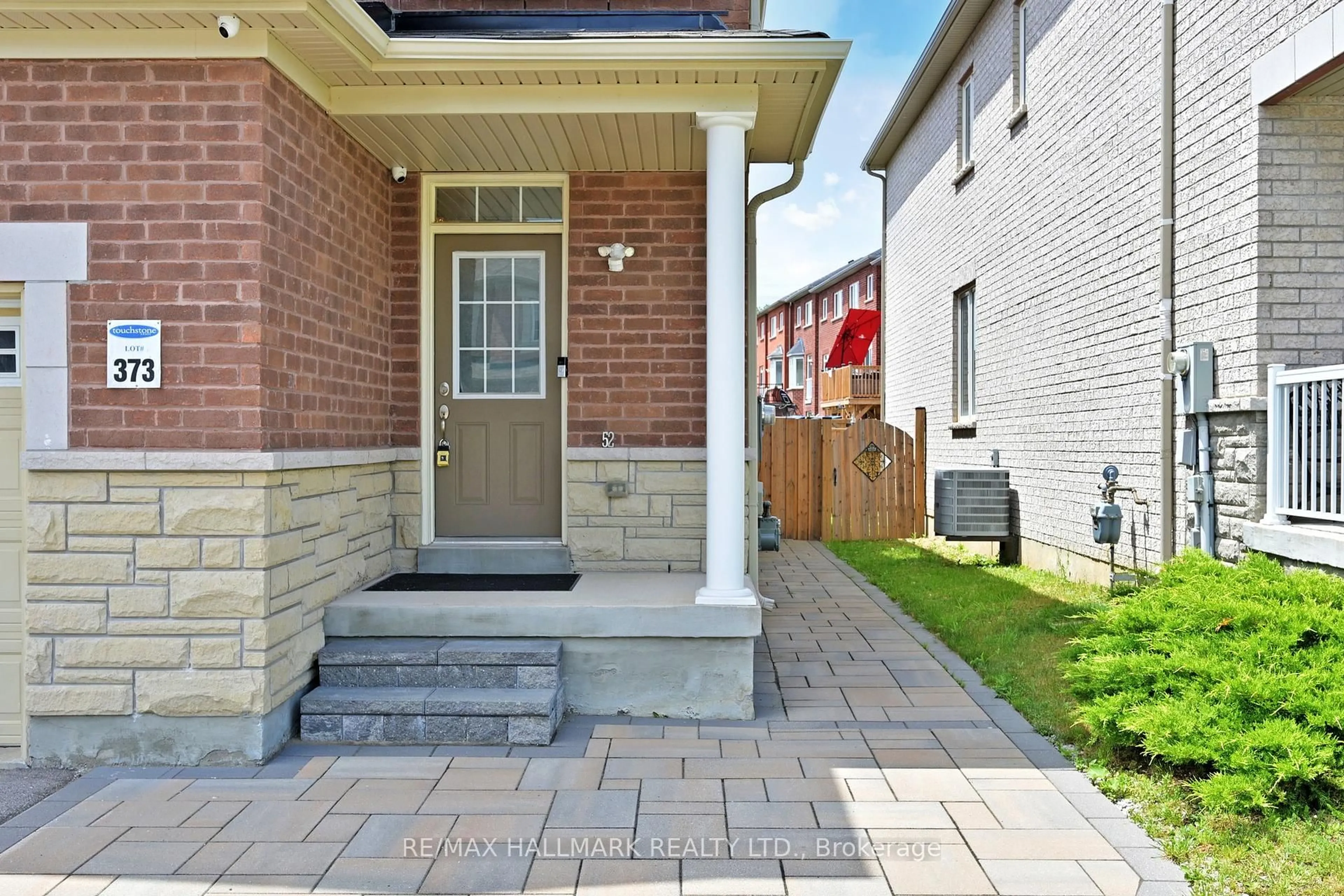 Home with brick exterior material, street for 52 Collin Crt, Richmond Hill Ontario L4E 0X6
