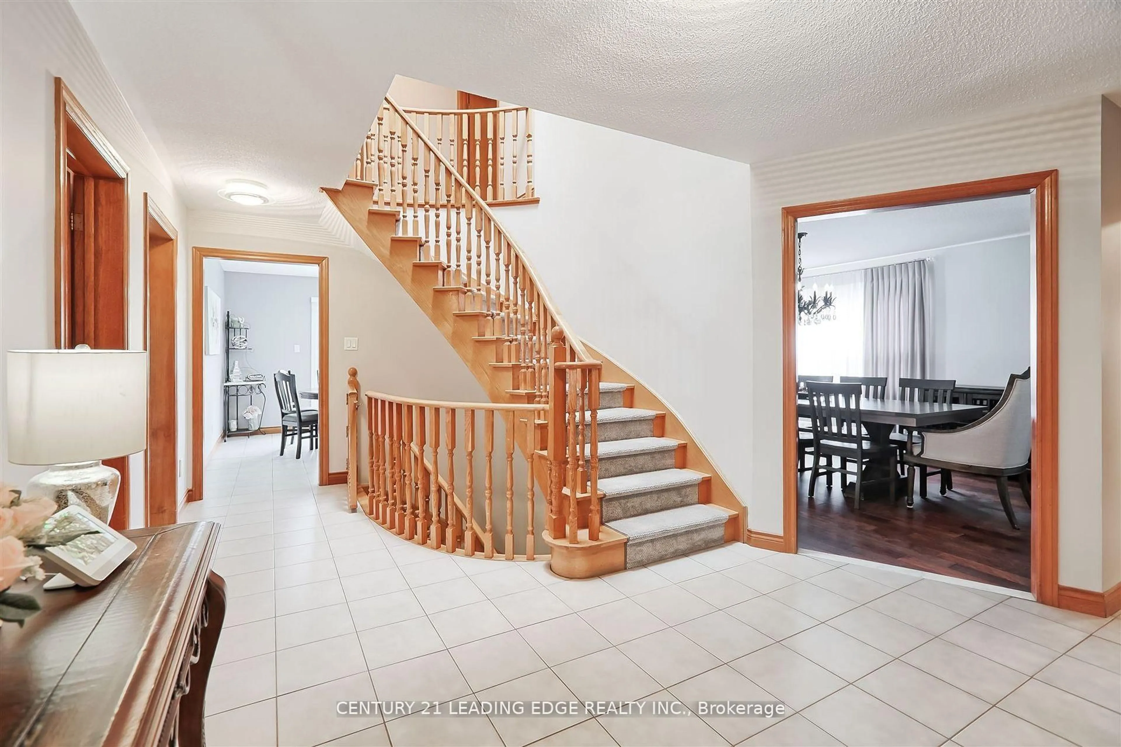 Indoor foyer for 312 Valeria Blvd, Vaughan Ontario L4L 6V7