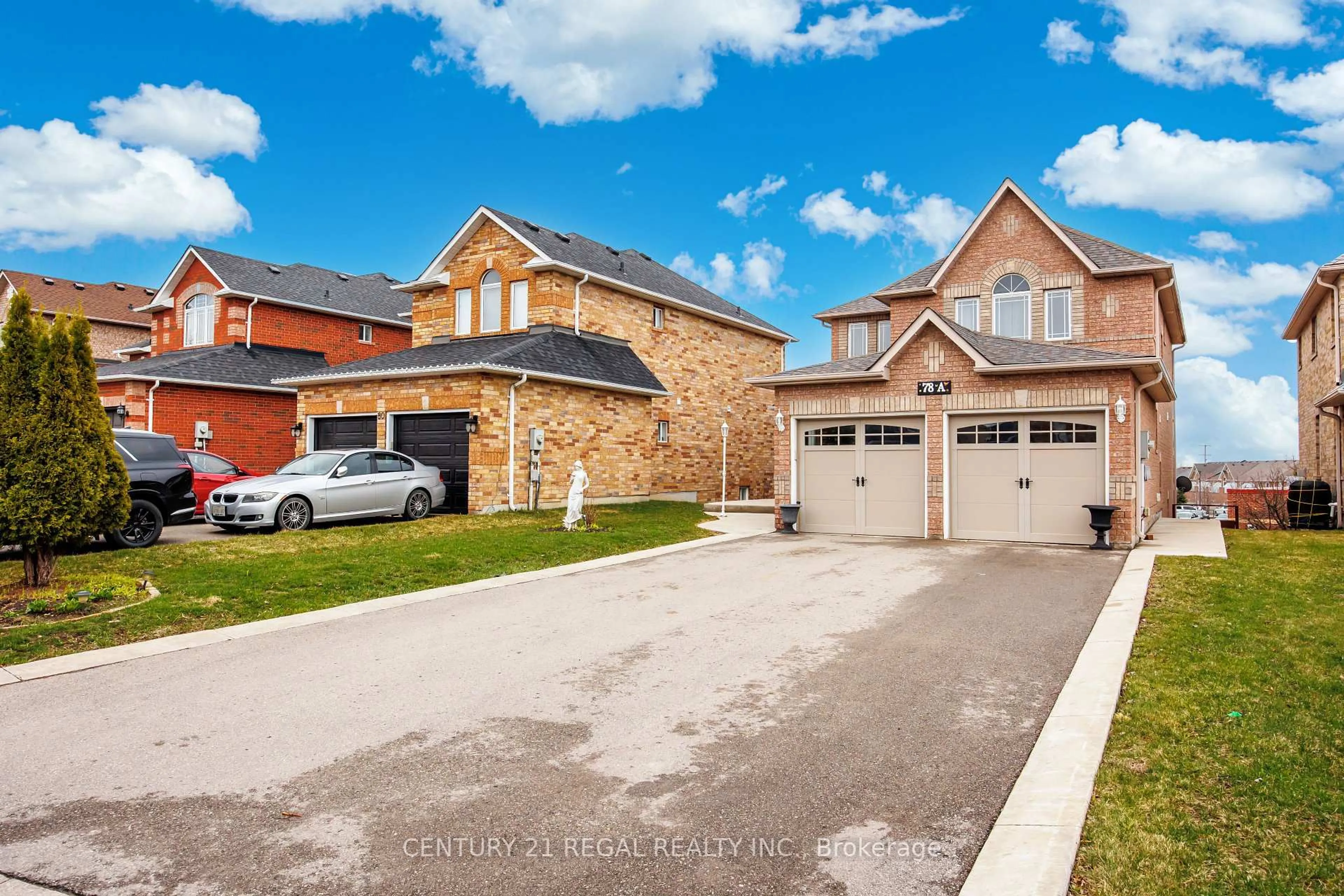 A pic from outside/outdoor area/front of a property/back of a property/a pic from drone, street for 78A Kerfoot Cres, Georgina Ontario L4P 4H2