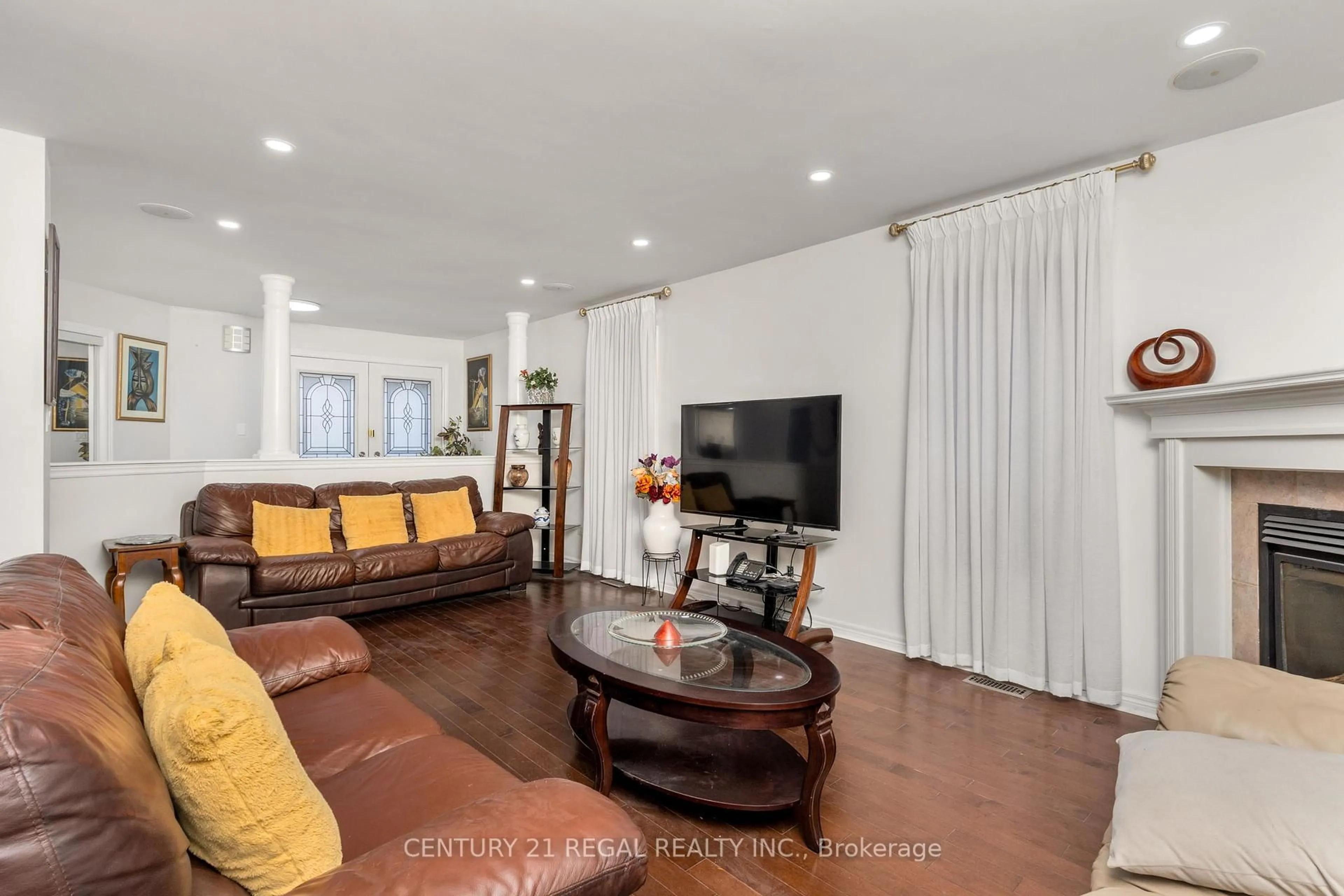 Living room with furniture, unknown for 78A Kerfoot Cres, Georgina Ontario L4P 4H2