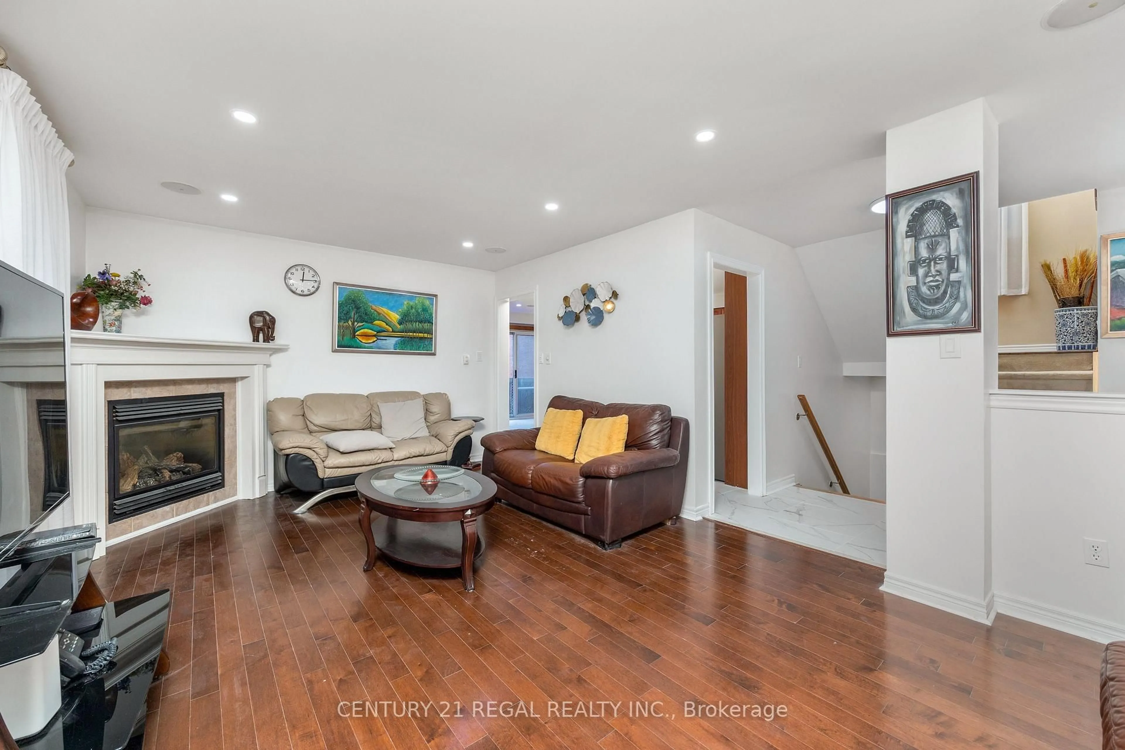 Living room with furniture, wood/laminate floor for 78A Kerfoot Cres, Georgina Ontario L4P 4H2