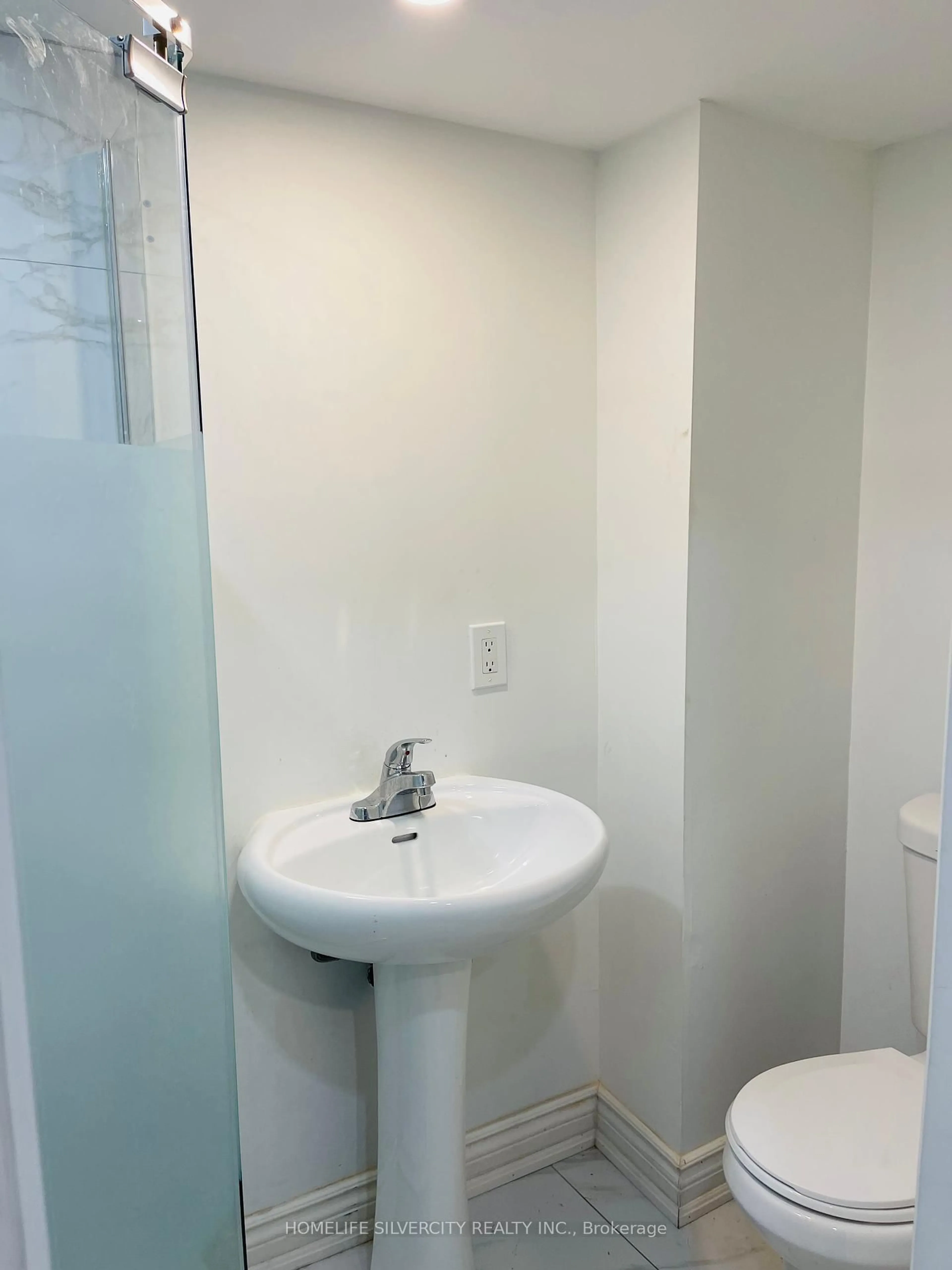 Standard bathroom, floor is not visible for 10 Porter Ave #9, Vaughan Ontario L4L 0H1