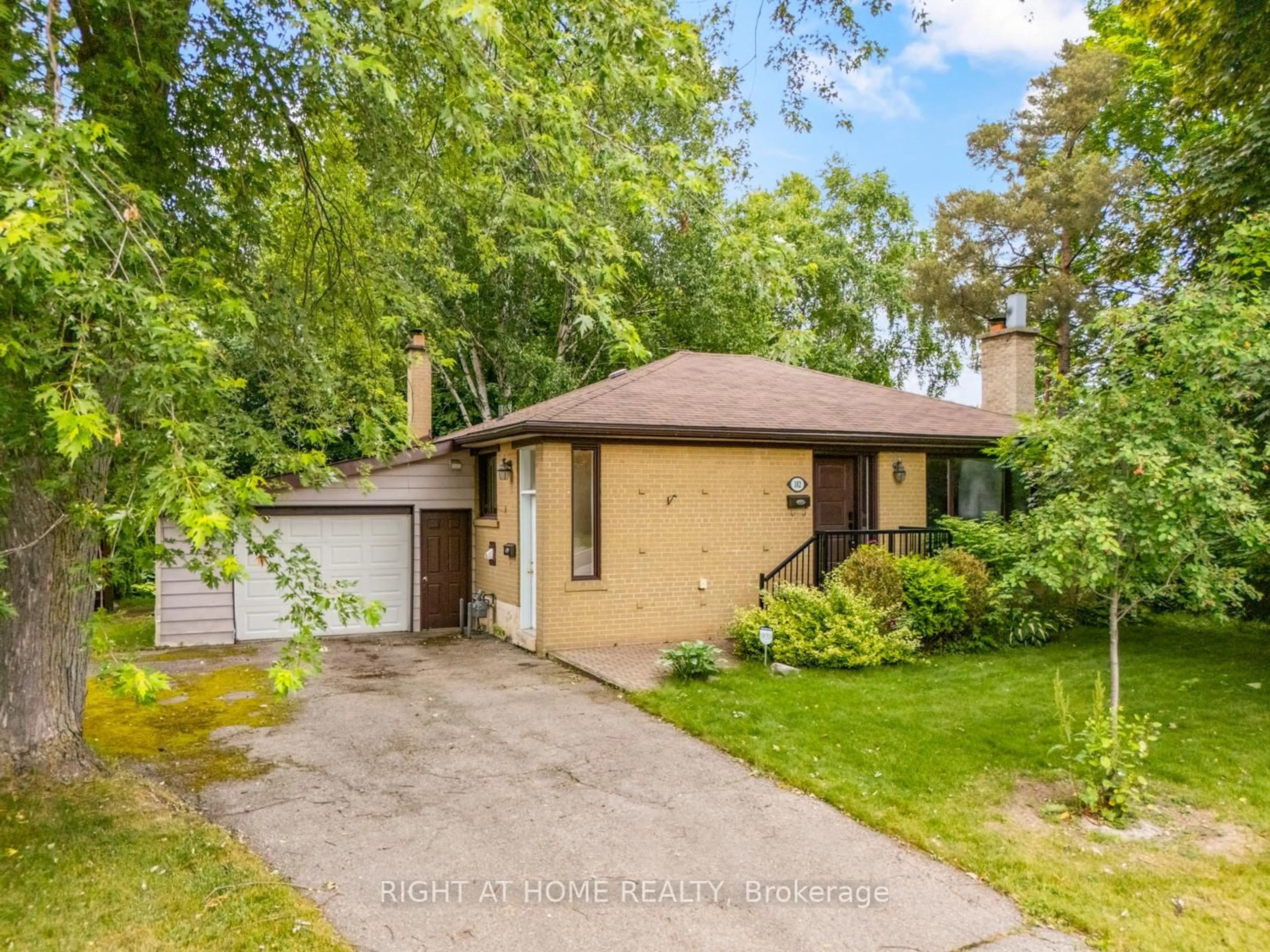 Unknown for 102 Murray Dr, Aurora Ontario L4G 2C5