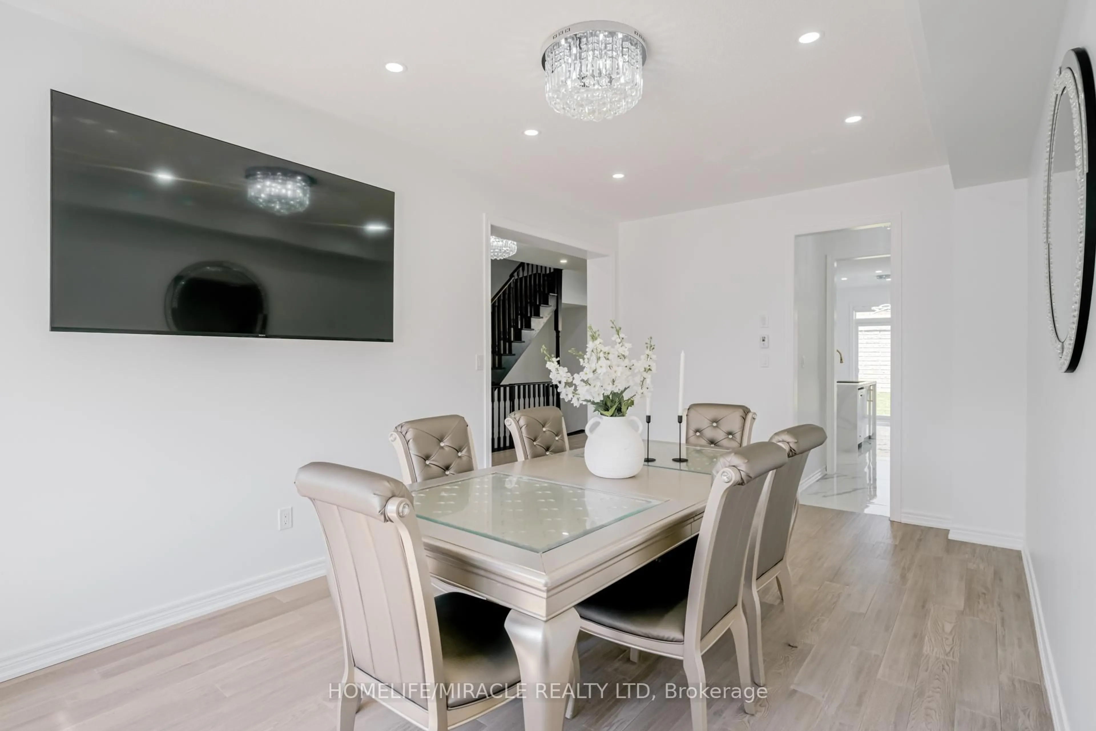 Dining room, unknown for 69 Sutcliffe Way, New Tecumseth Ontario L9R 0N8