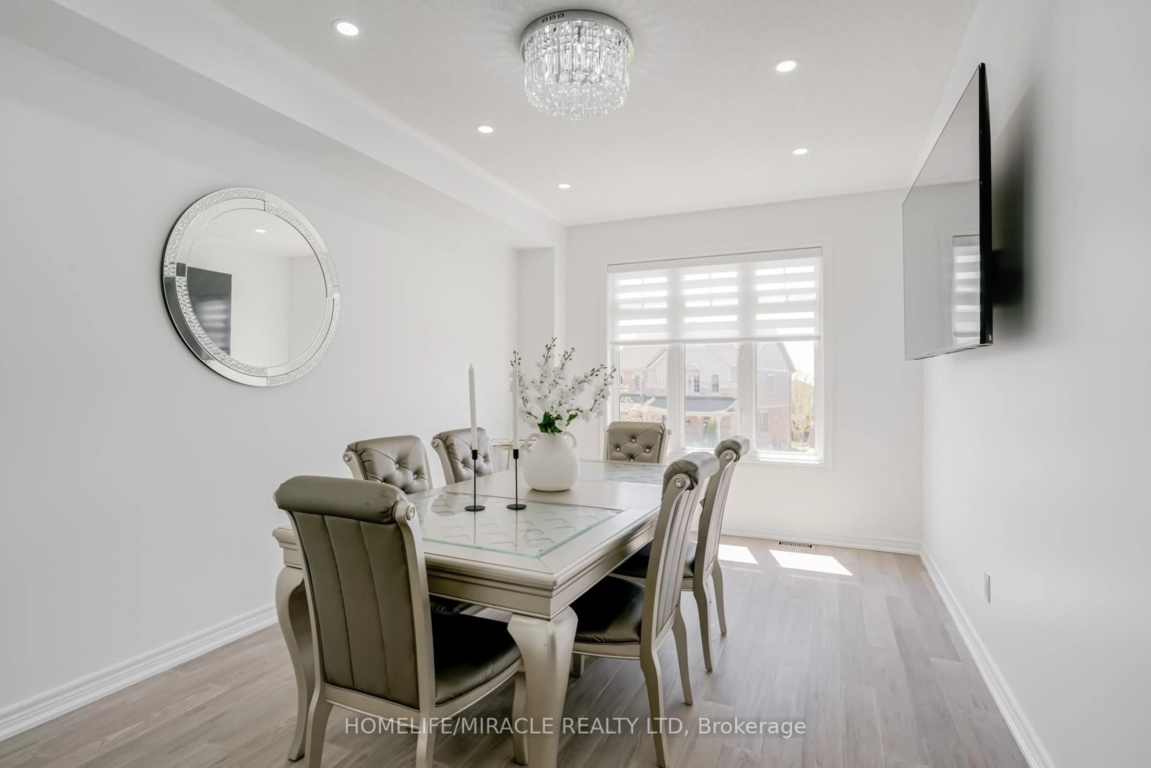 Dining room, unknown for 69 Sutcliffe Way, New Tecumseth Ontario L9R 0N8