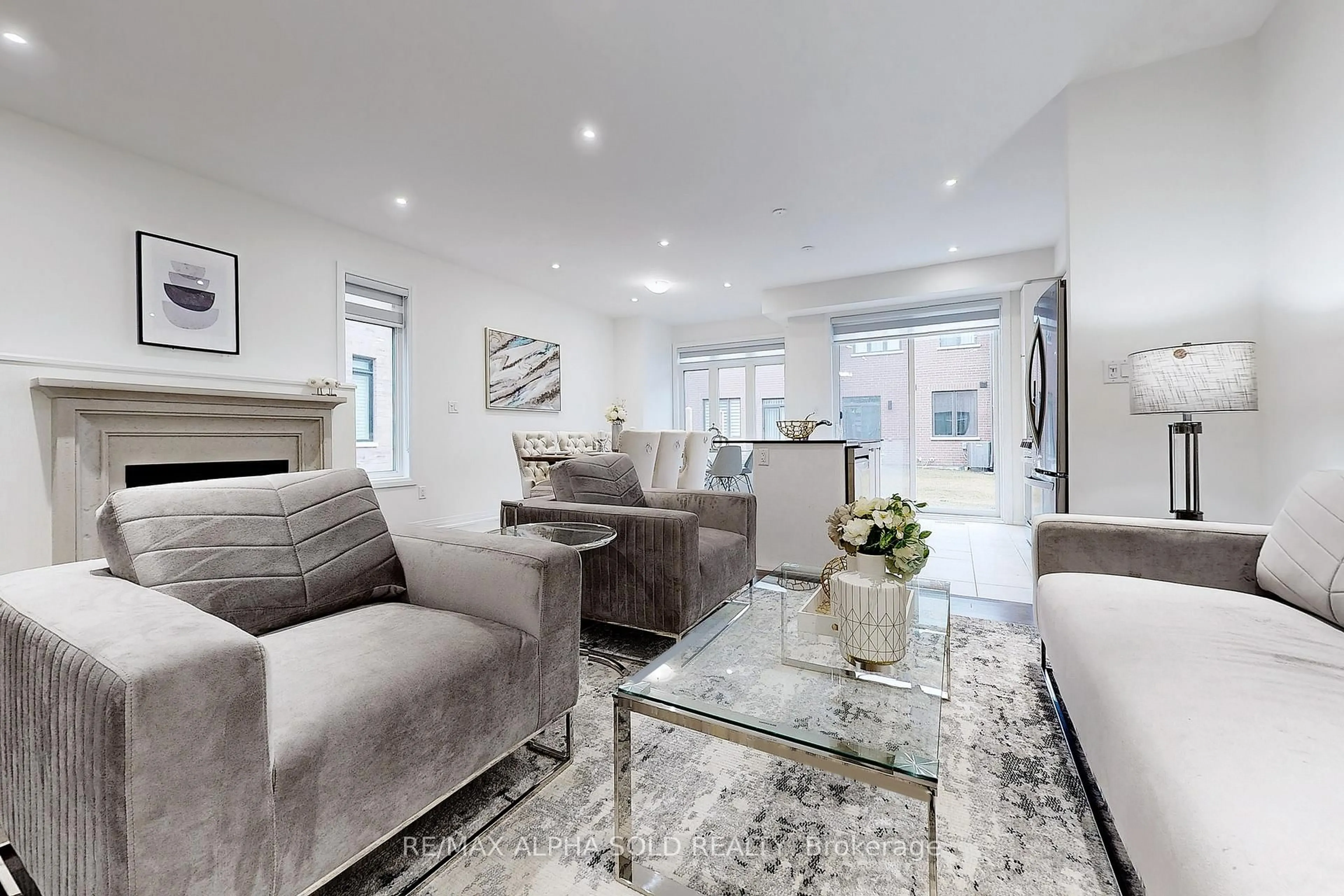 Living room with furniture, unknown for 63 McCague St, Richmond Hill Ontario L4S 0J4