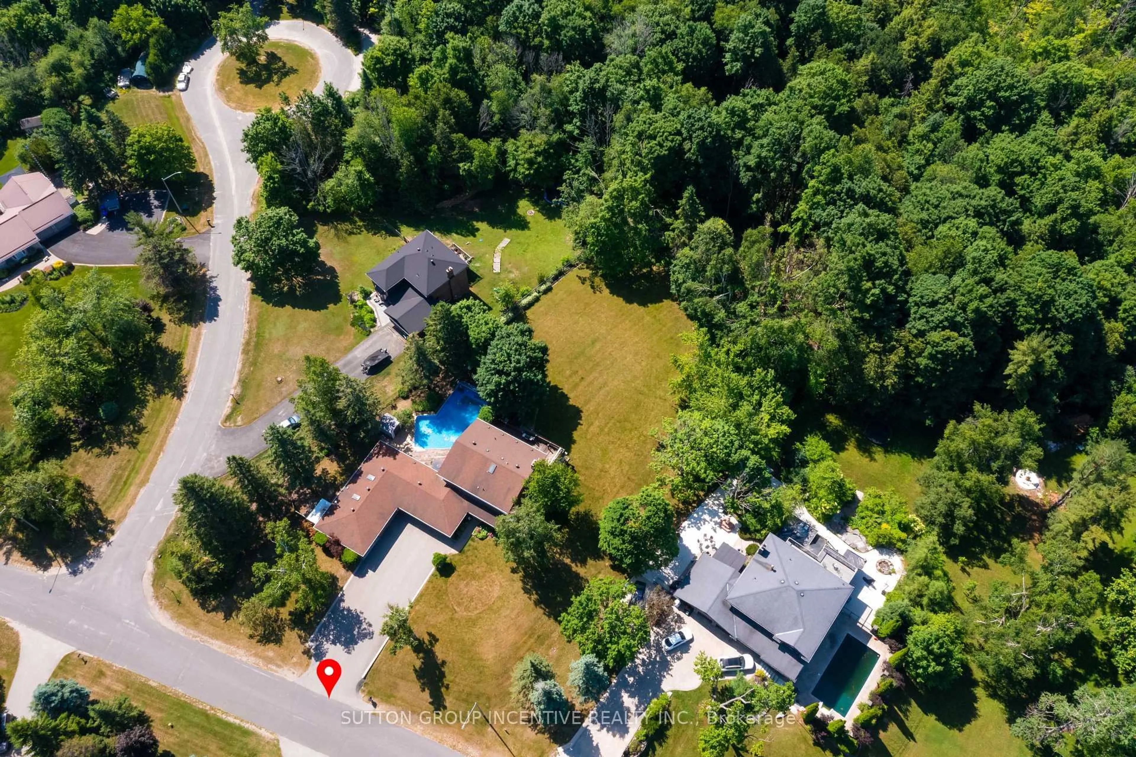 A pic from outside/outdoor area/front of a property/back of a property/a pic from drone, street for 1983 Innisfil Heights Cres, Innisfil Ontario L9S 4A7