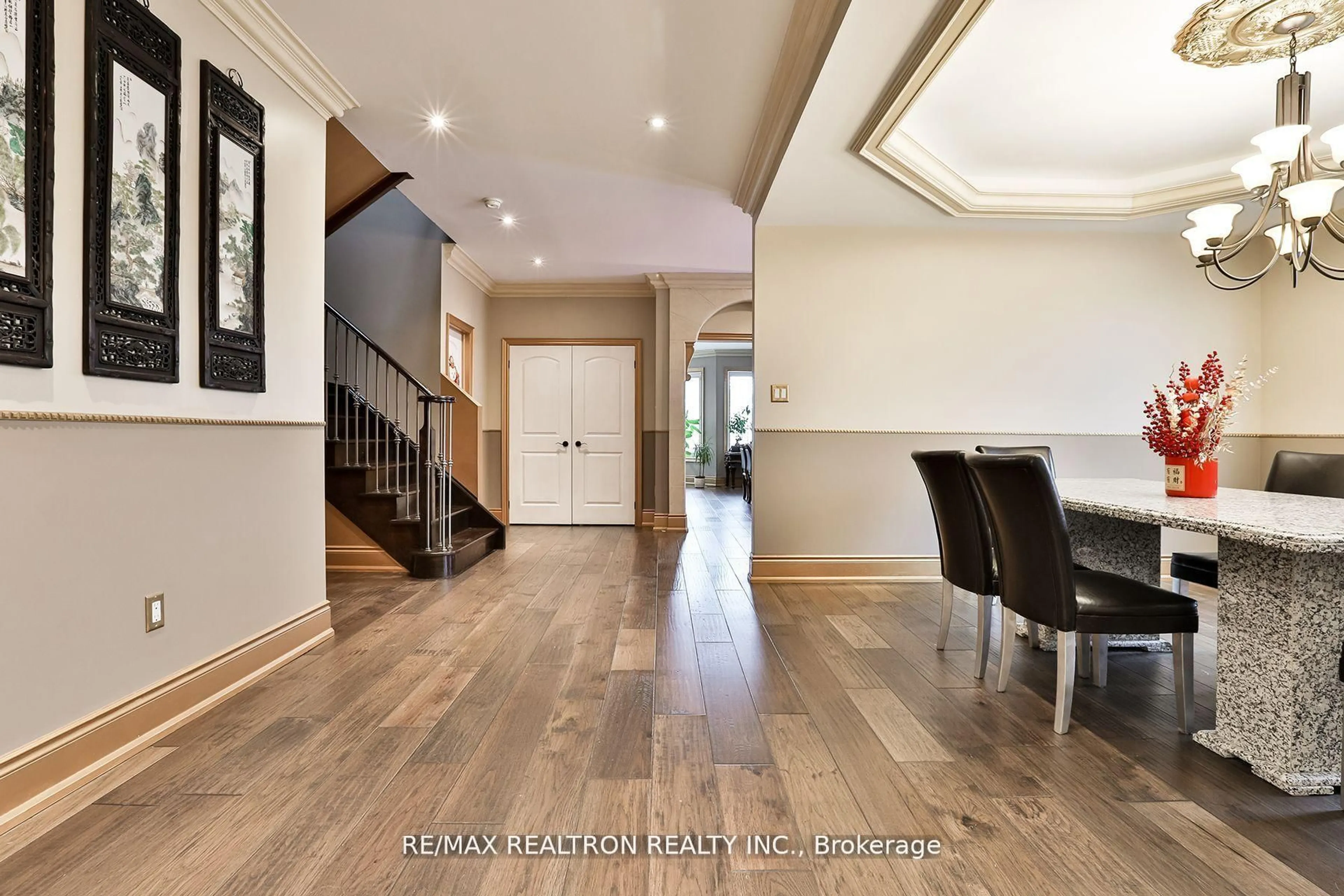 Indoor entryway for 83 Elm Ave, Richmond Hill Ontario L4C 6K8