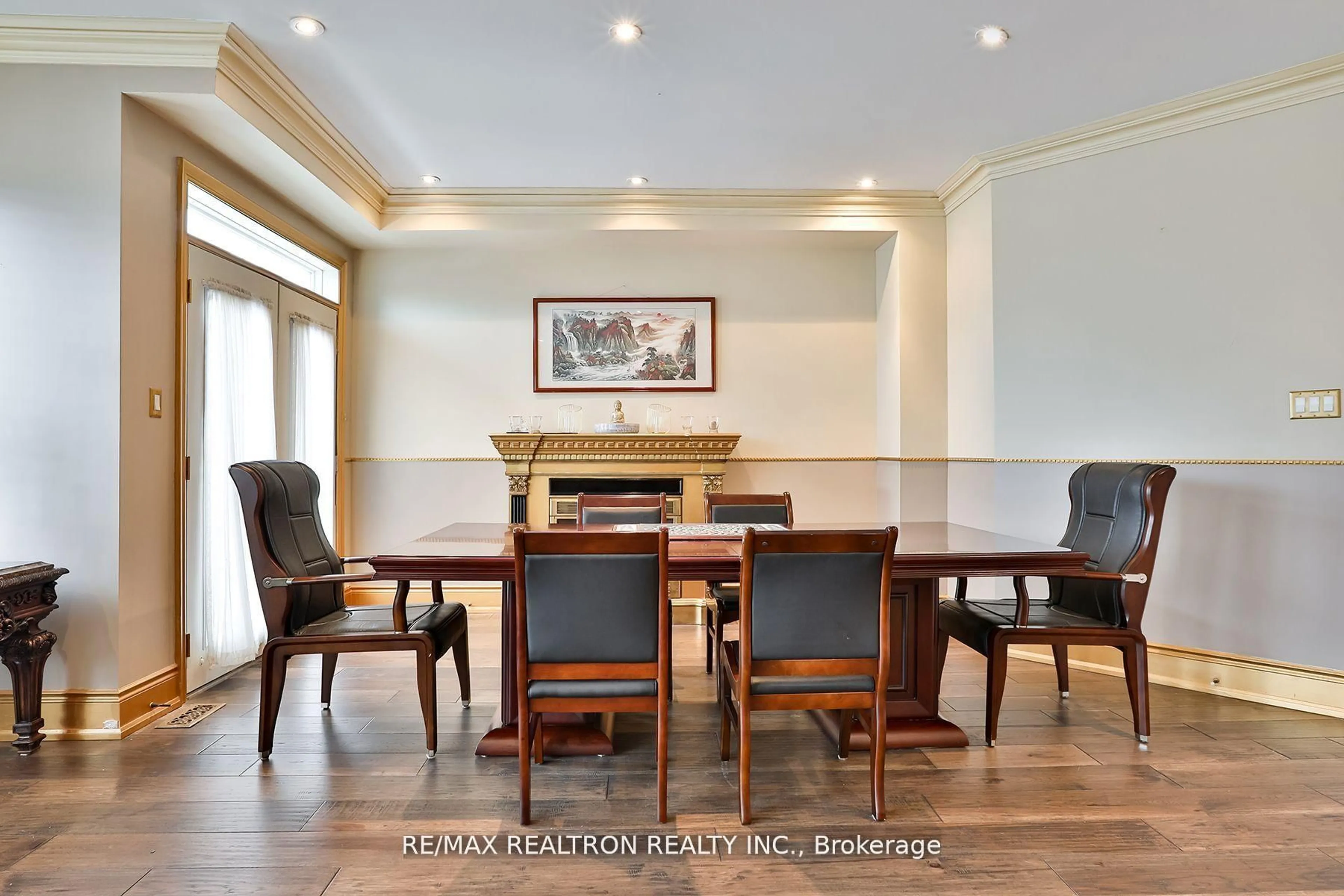 Dining room, wood/laminate floor for 83 Elm Ave, Richmond Hill Ontario L4C 6K8