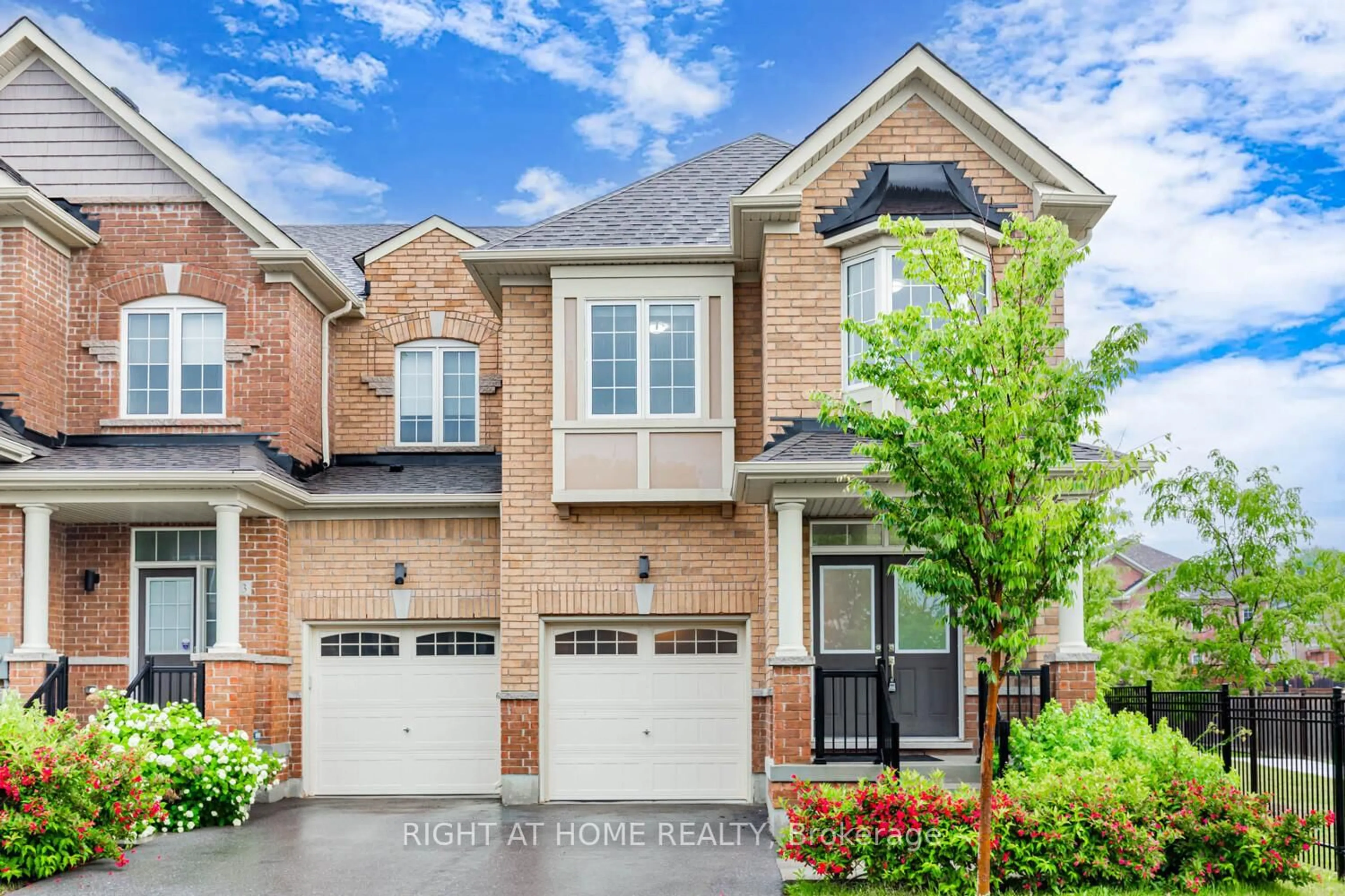 Home with brick exterior material, street for 115 Knott End Cres, Newmarket Ontario L3Y 0E4
