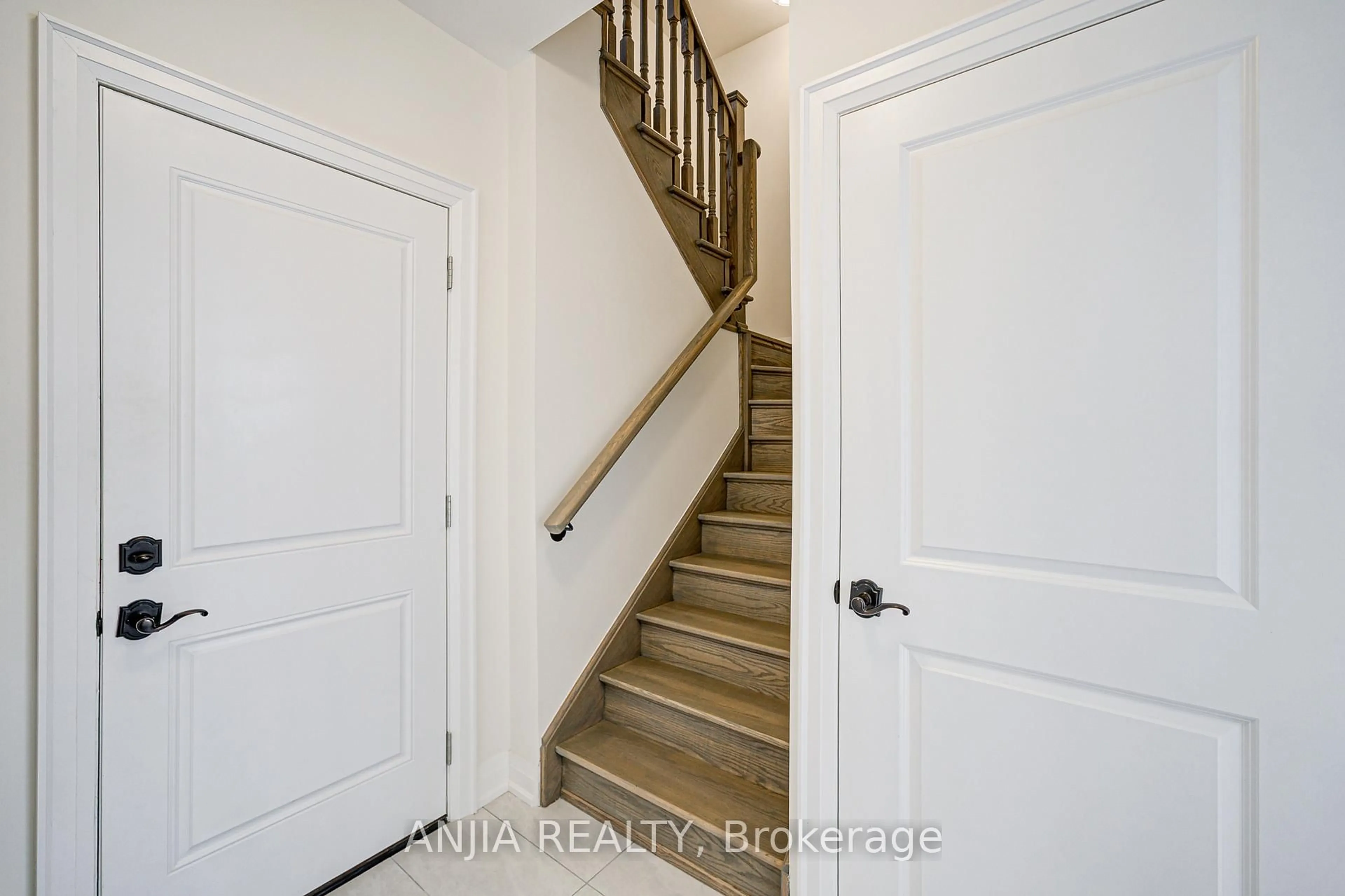 Indoor entryway for 7 Bright Terrace Way, Markham Ontario L6C 3L5
