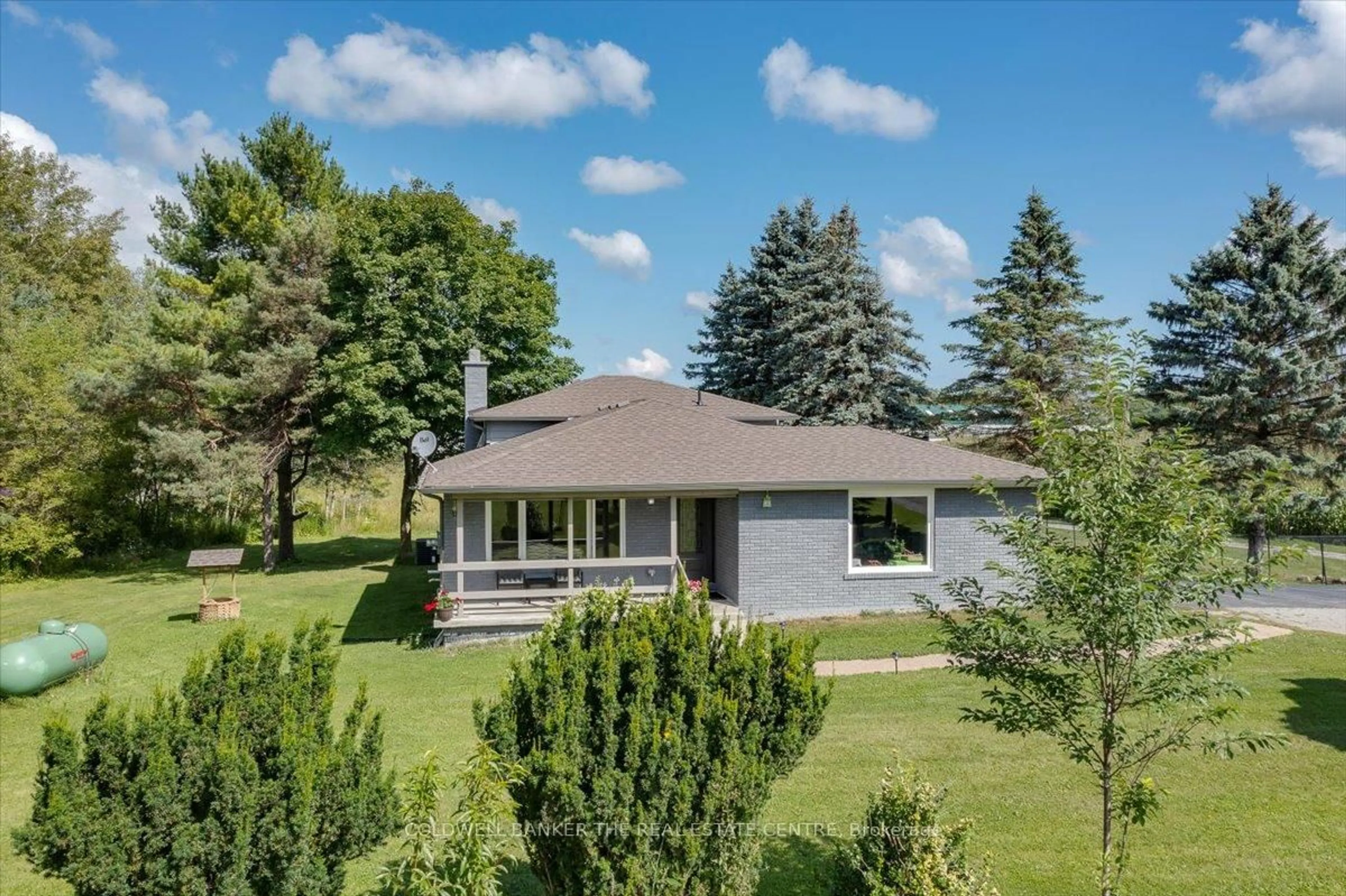 A pic from outside/outdoor area/front of a property/back of a property/a pic from drone, unknown for 4244 Doane Rd, East Gwillimbury Ontario L0G 1V0