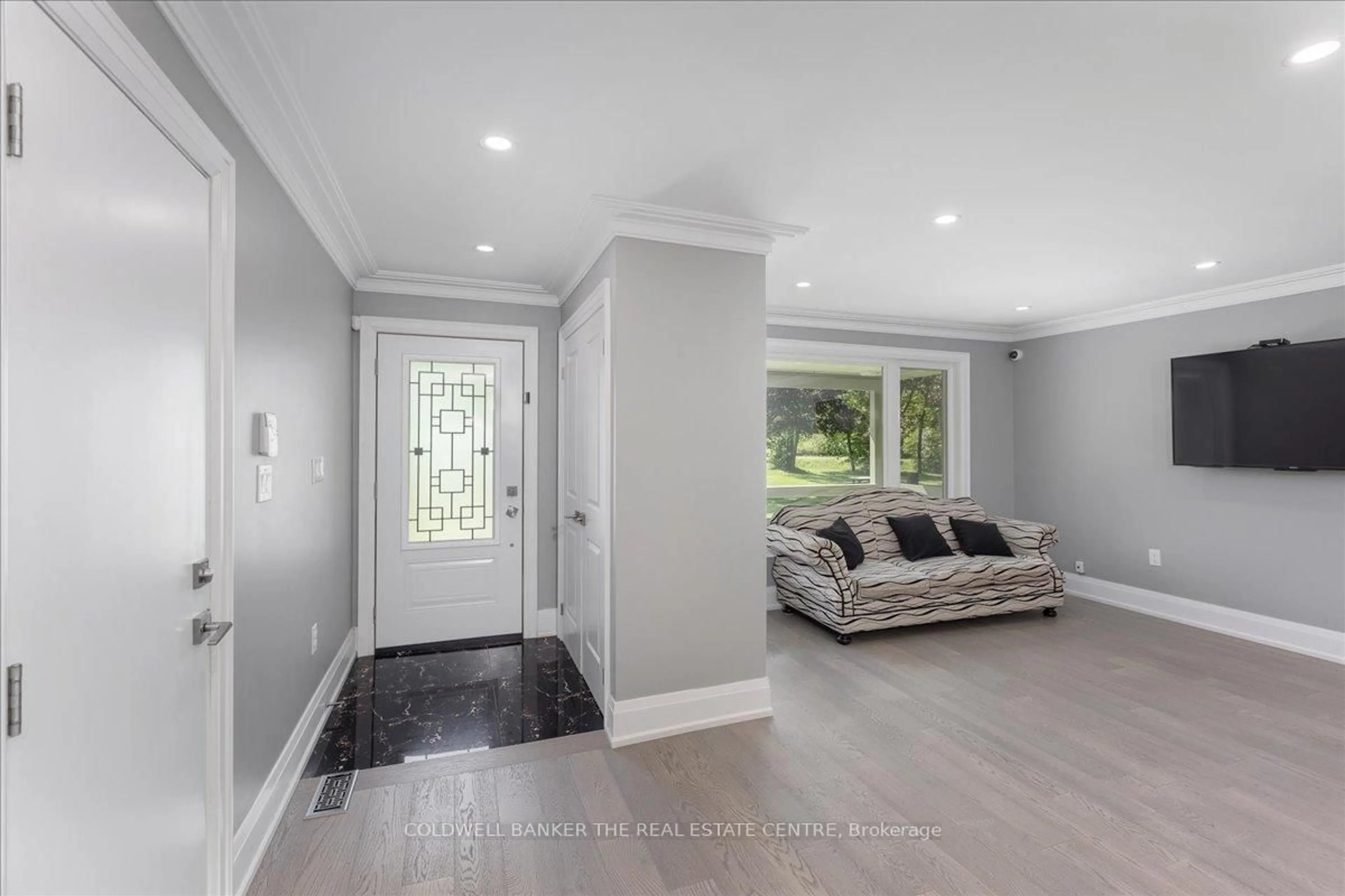 Indoor entryway for 4244 Doane Rd, East Gwillimbury Ontario L0G 1V0