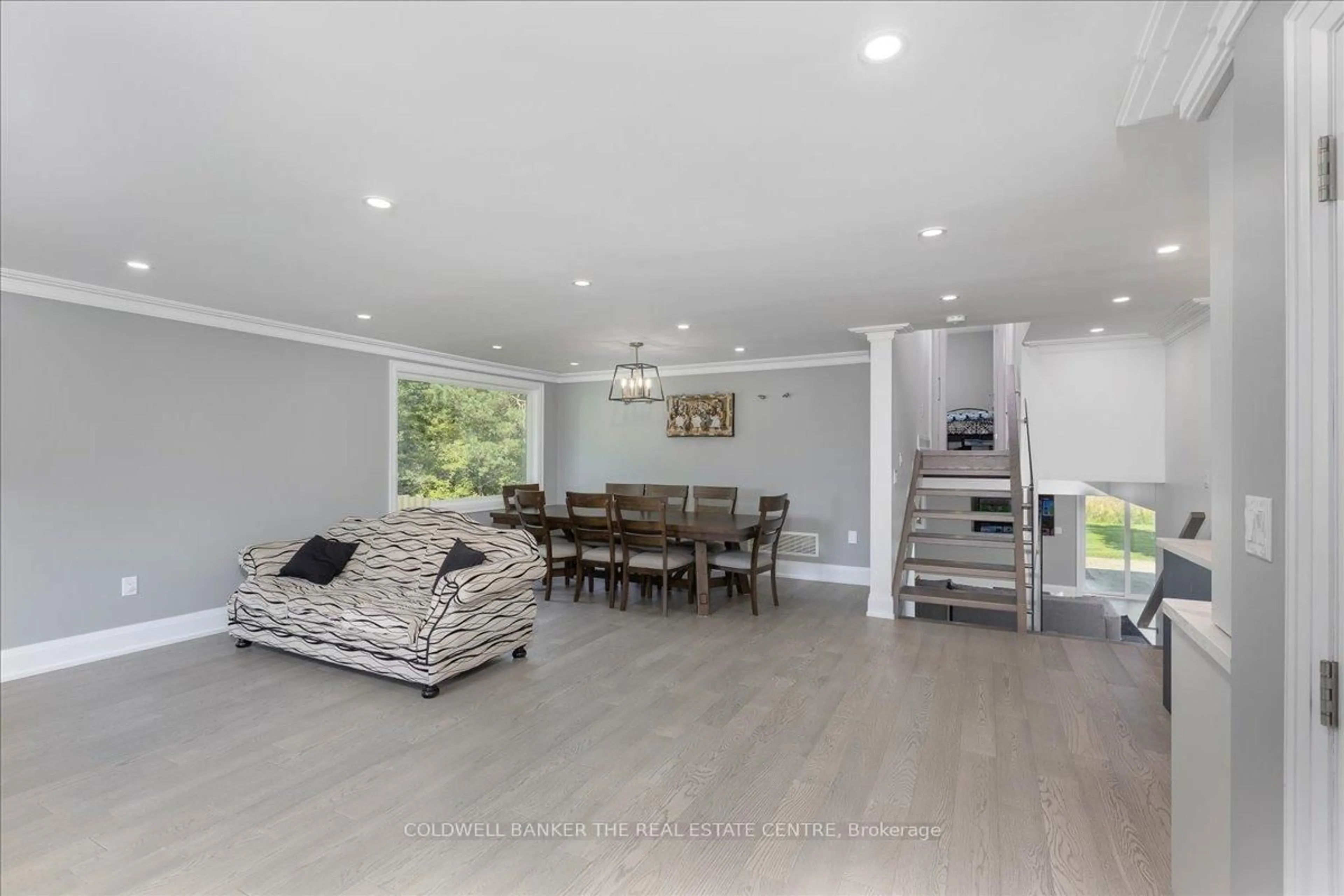 Open concept kitchen, wood/laminate floor for 4244 Doane Rd, East Gwillimbury Ontario L0G 1V0