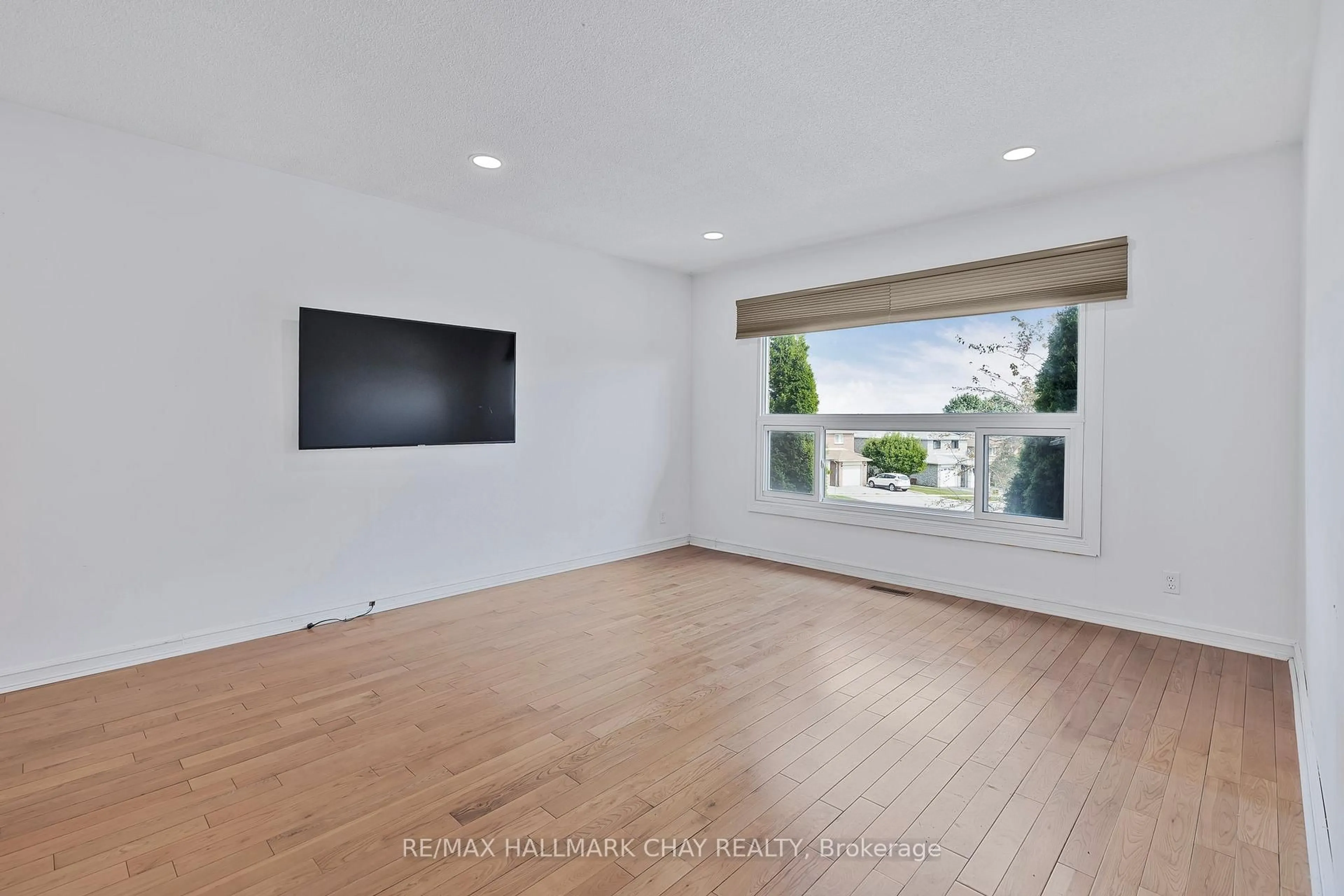 A pic of a room for 216 Colborne St, Bradford West Gwillimbury Ontario L3Z 2R5