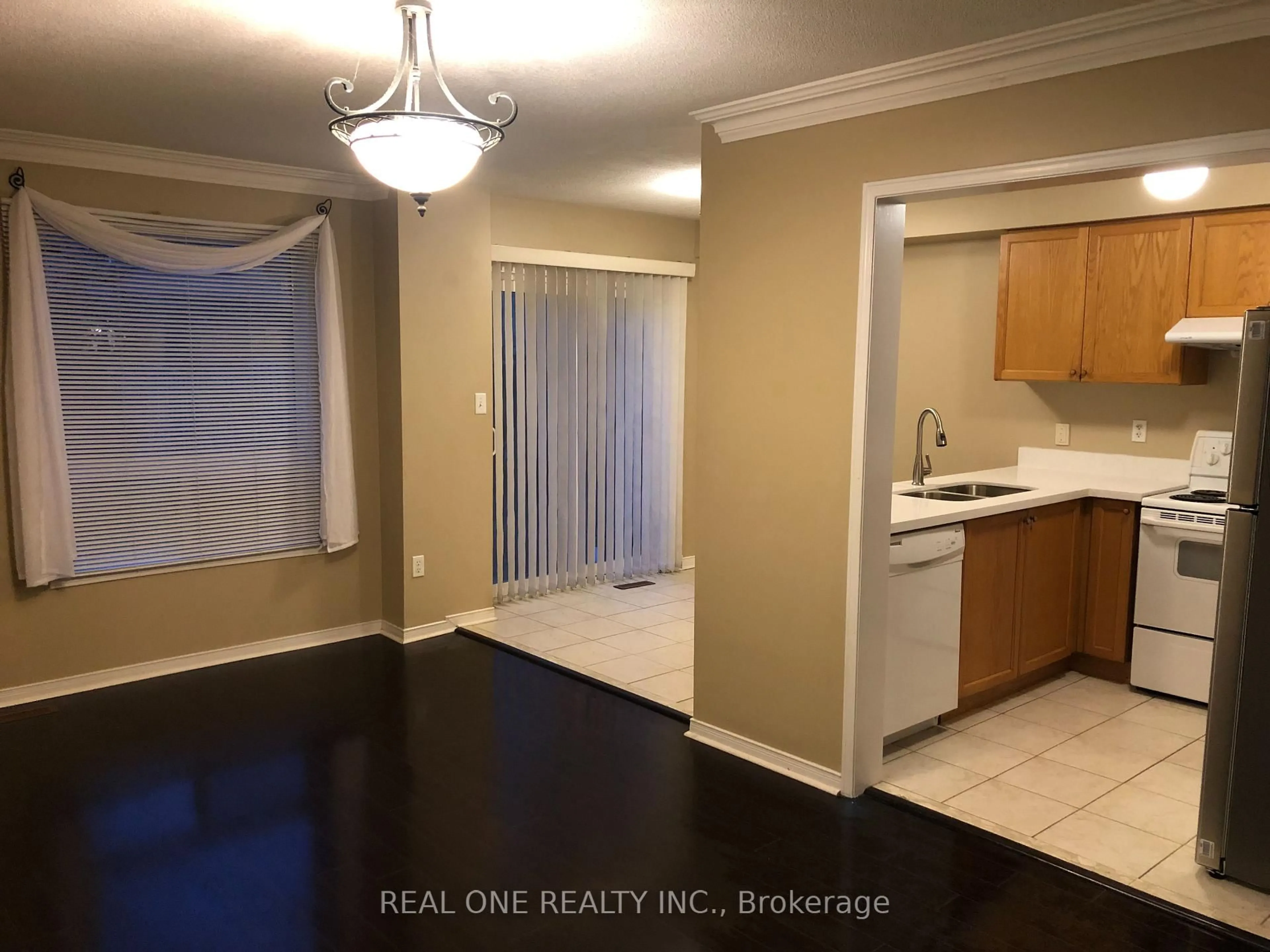 A pic of a room for 203 Banbrooke Cres, Newmarket Ontario L3X 2W7